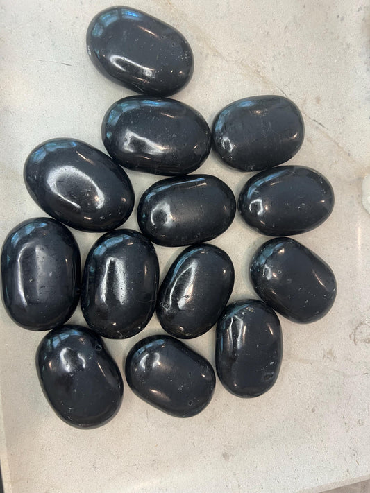 Indian Black Tourmaline Natural Palm Stone Smooth Polished Carved Crystal for Christmas Decor Gift Home Decor Worry Anxiety Birthday Xmas