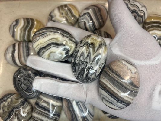 Indian Zebra Calcite Palm Stone Smooth Polished Carved Crystal for Distraction Christmas Xmas Gift Birthday Meditation Collection Anxiety