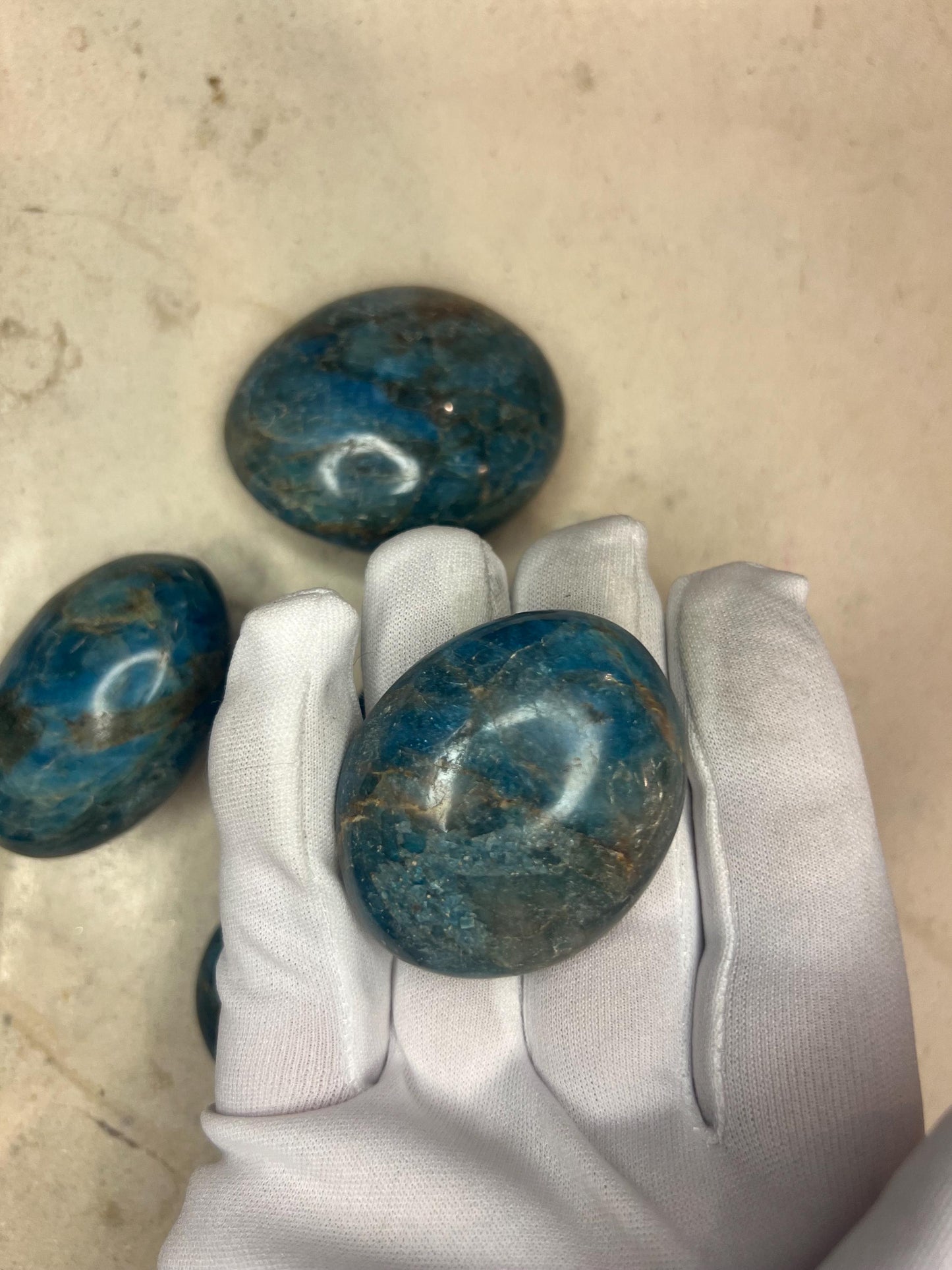 Indian Blue Apatite Natural Palm Stone Smooth Polished Carved Crystal for Distraction Worry Anxiety Home Decor Pocket Nerves Gift Christmas