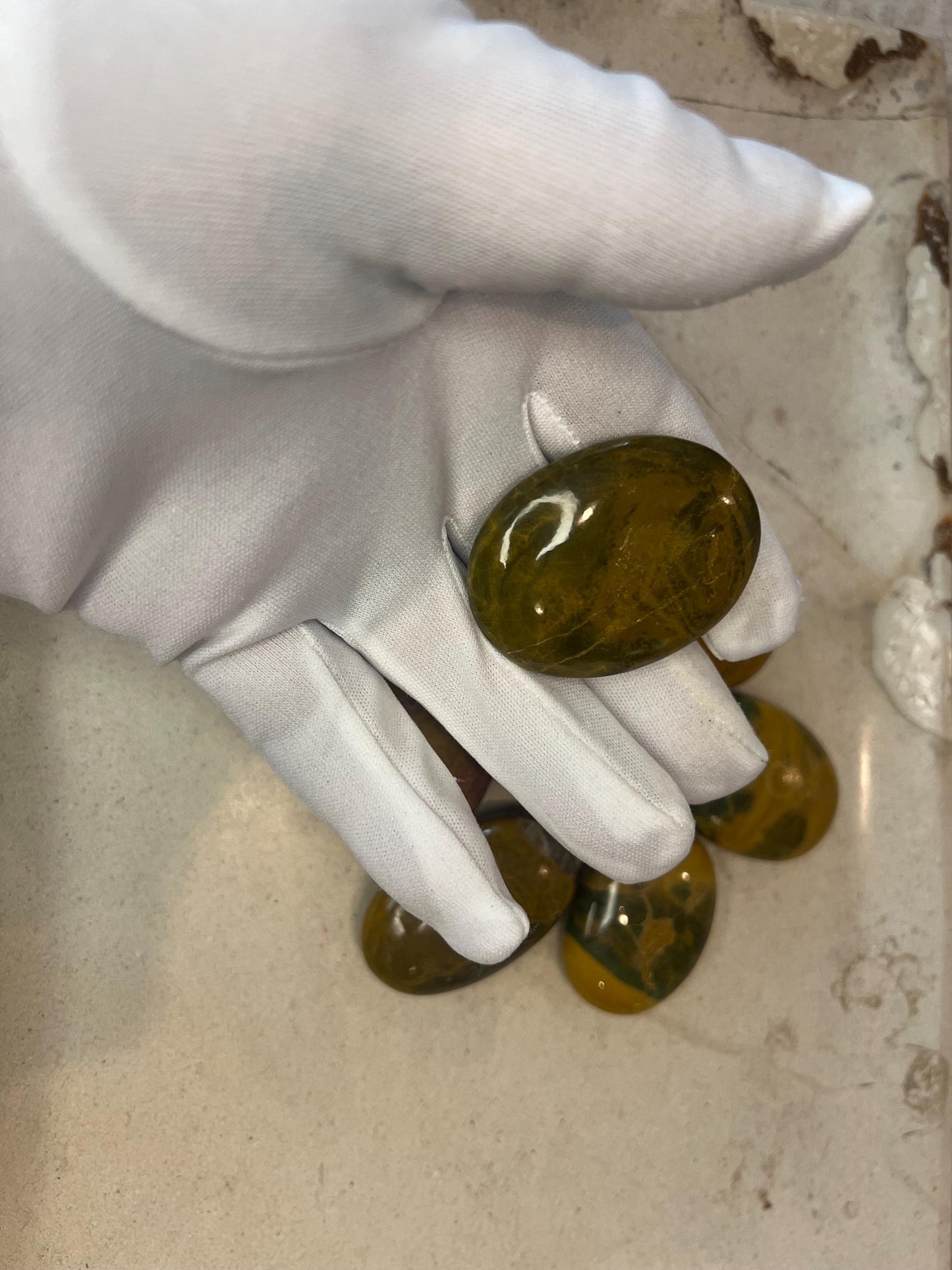 Indian Sea Jasper Palm Stones Natural Free Form Stone Smooth Polished Carved Crystal for Distraction Worry Anxiety Home Decor Christmas Gift