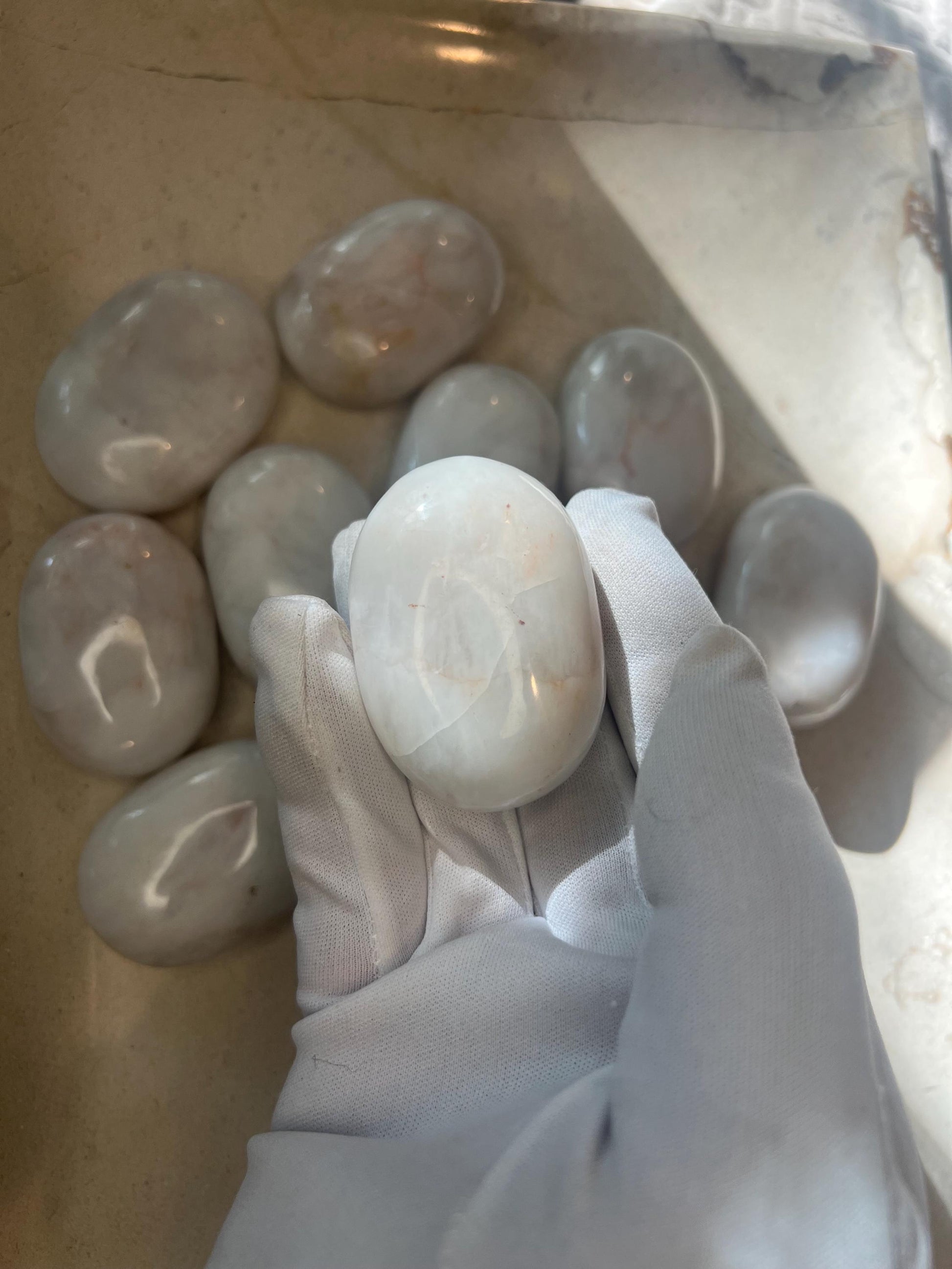 American Snow Agate Natural Palm Stone Smooth Polished Carved Crystal for Distraction Anxiety Pocket Meditation Christmas Xmas Home Decor