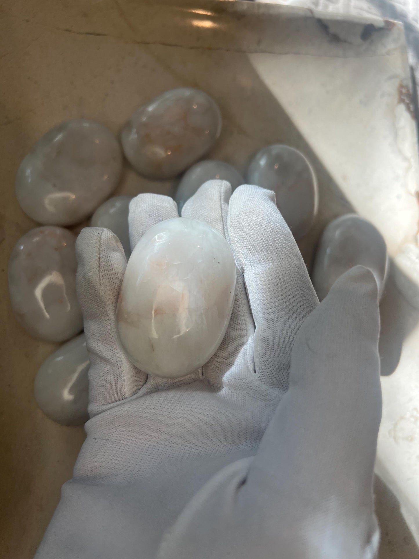 American Snow Agate Natural Palm Stone Smooth Polished Carved Crystal for Distraction Anxiety Pocket Meditation Christmas Xmas Home Decor