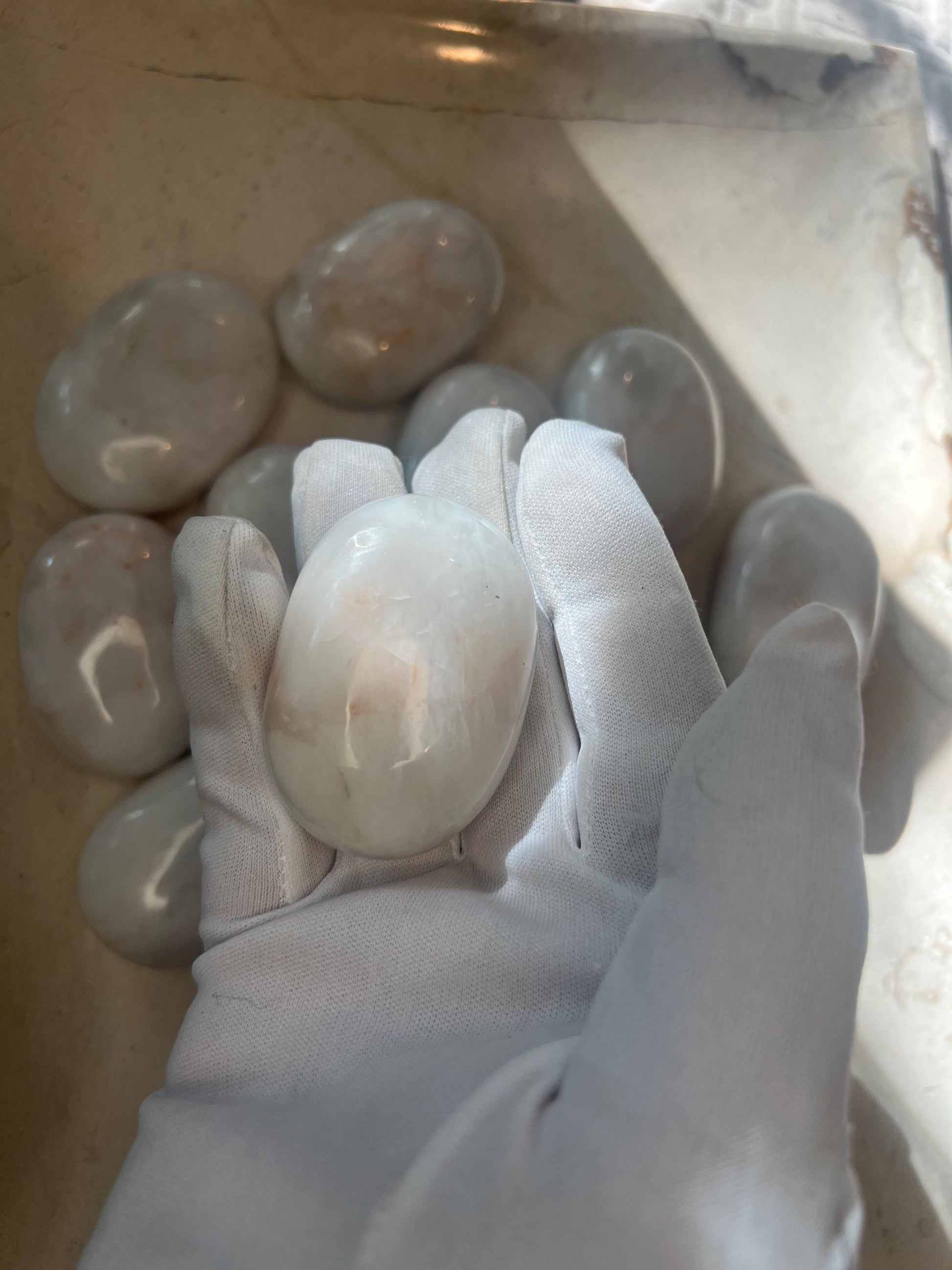 American Snow Agate Natural Palm Stone Smooth Polished Carved Crystal for Distraction Anxiety Pocket Meditation Christmas Xmas Home Decor