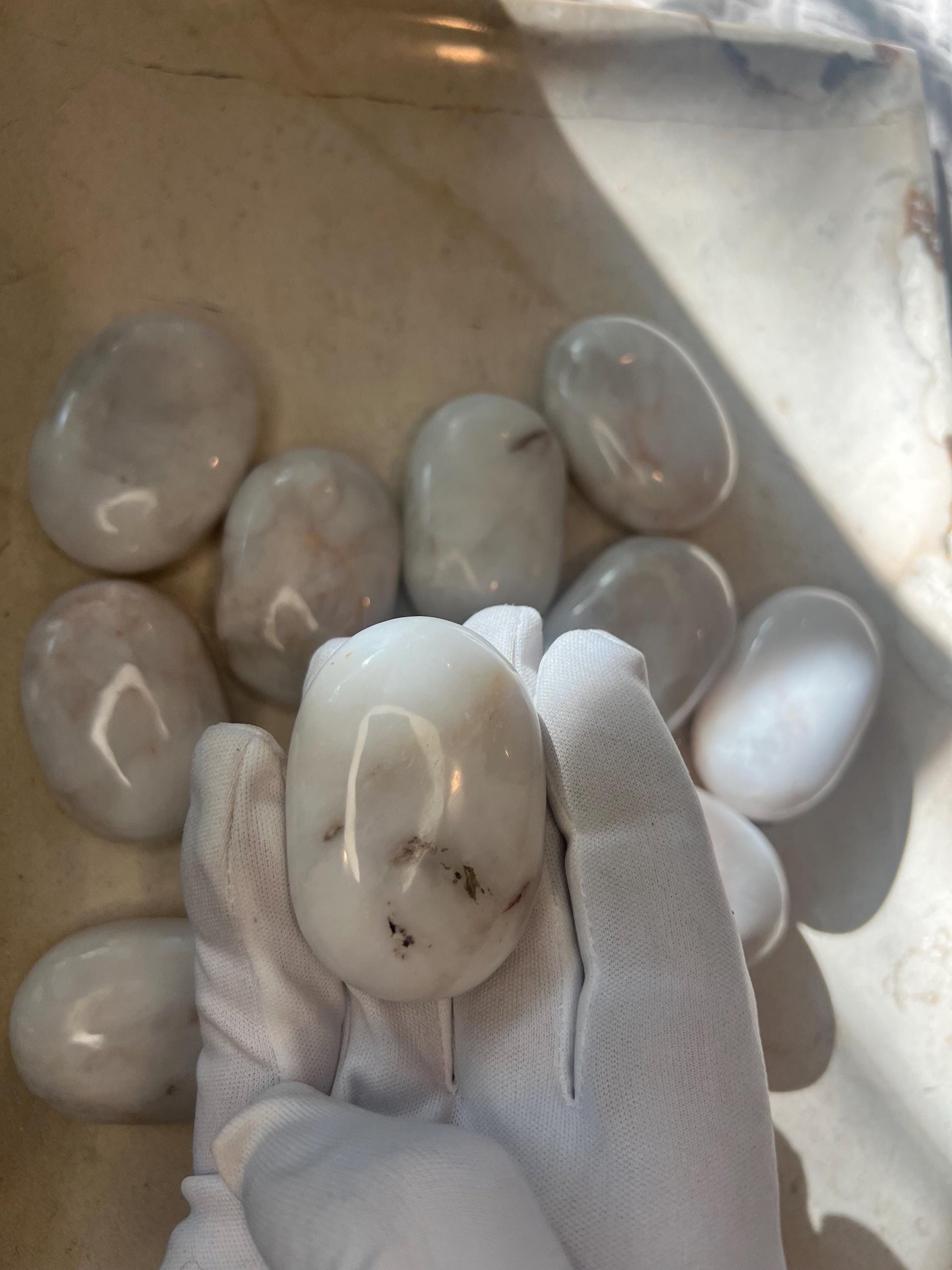 American Snow Agate Natural Palm Stone Smooth Polished Carved Crystal for Distraction Anxiety Pocket Meditation Christmas Xmas Home Decor