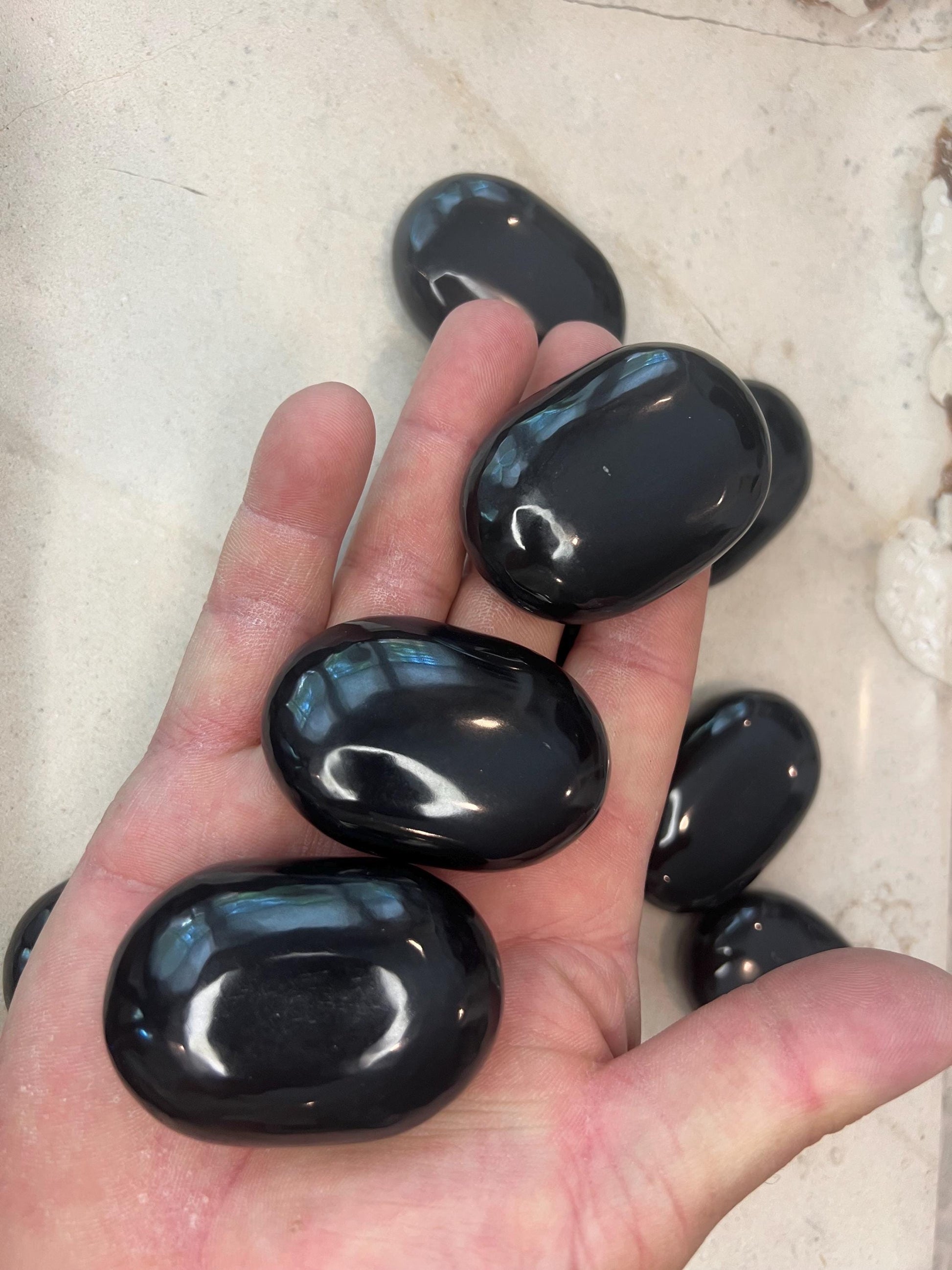 Indian Black Agate Natural Palm Stone Smooth Polished Carved Crystal for Christmas Decor Gift Home Decor Worry Anxiety Birthday Xmas Gift