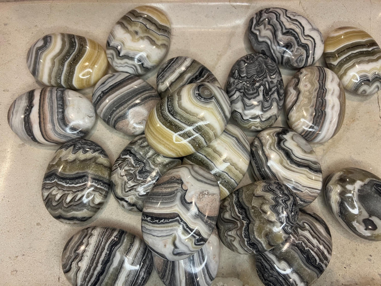 Indian Zebra Calcite Palm Stone Smooth Polished Carved Crystal for Distraction Christmas Xmas Gift Birthday Meditation Collection Anxiety