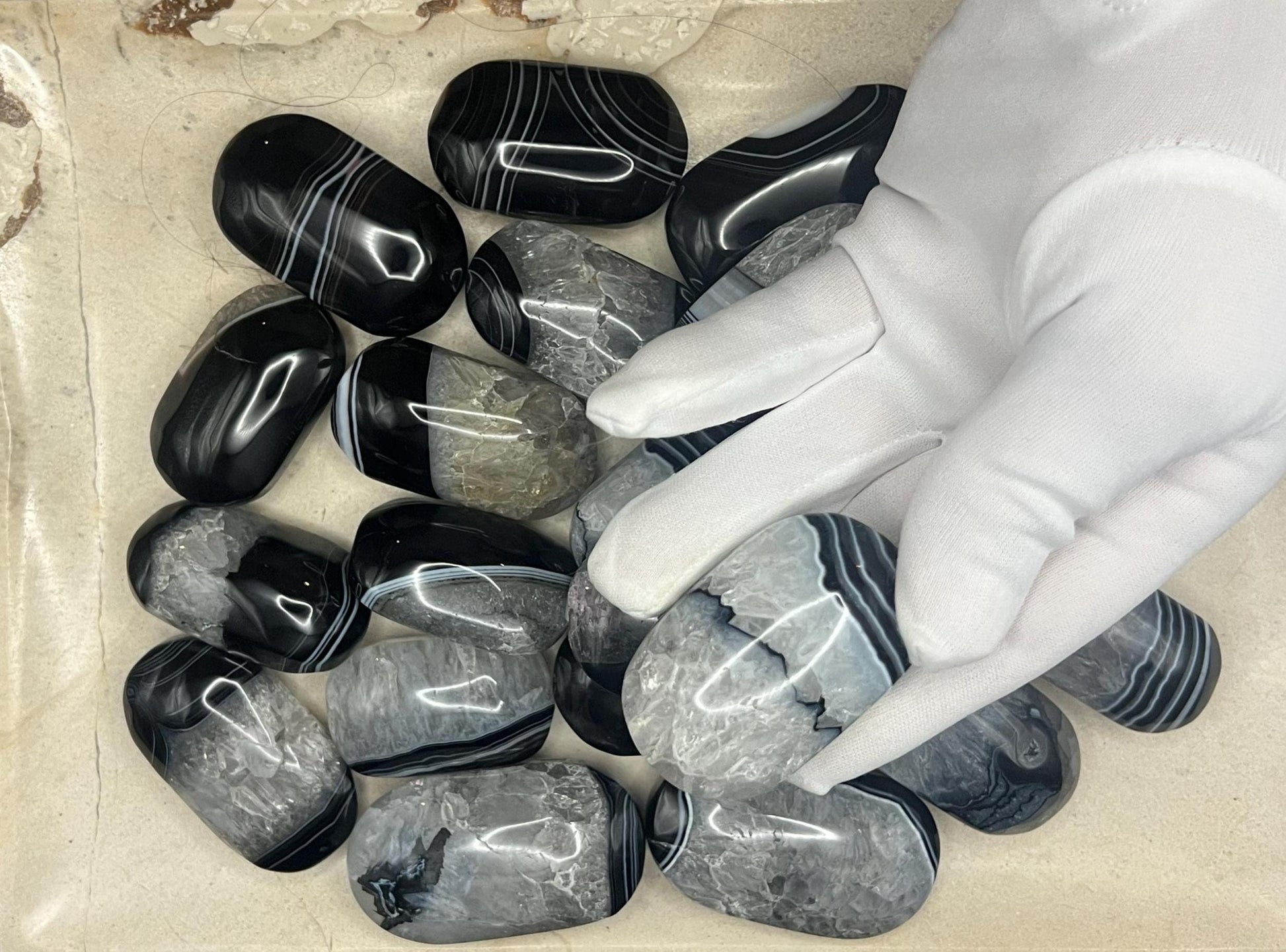 Uruguay Black Onyx Banded Agate Natural Palm Stone Smooth Polished Carved Crystal Distraction Home Decor Worry Stress Relief Anxiety Gift