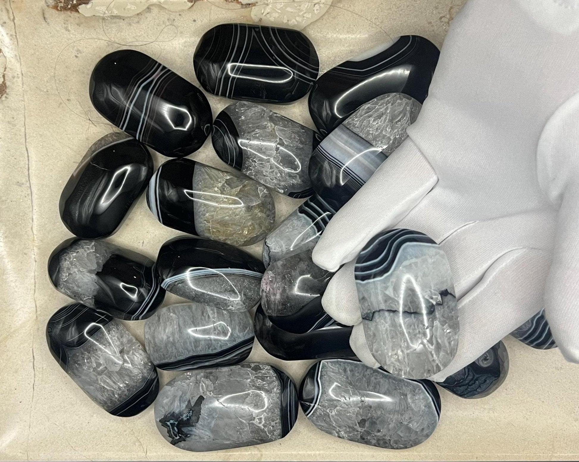 Uruguay Black Onyx Banded Agate Natural Palm Stone Smooth Polished Carved Crystal Distraction Home Decor Worry Stress Relief Anxiety Gift