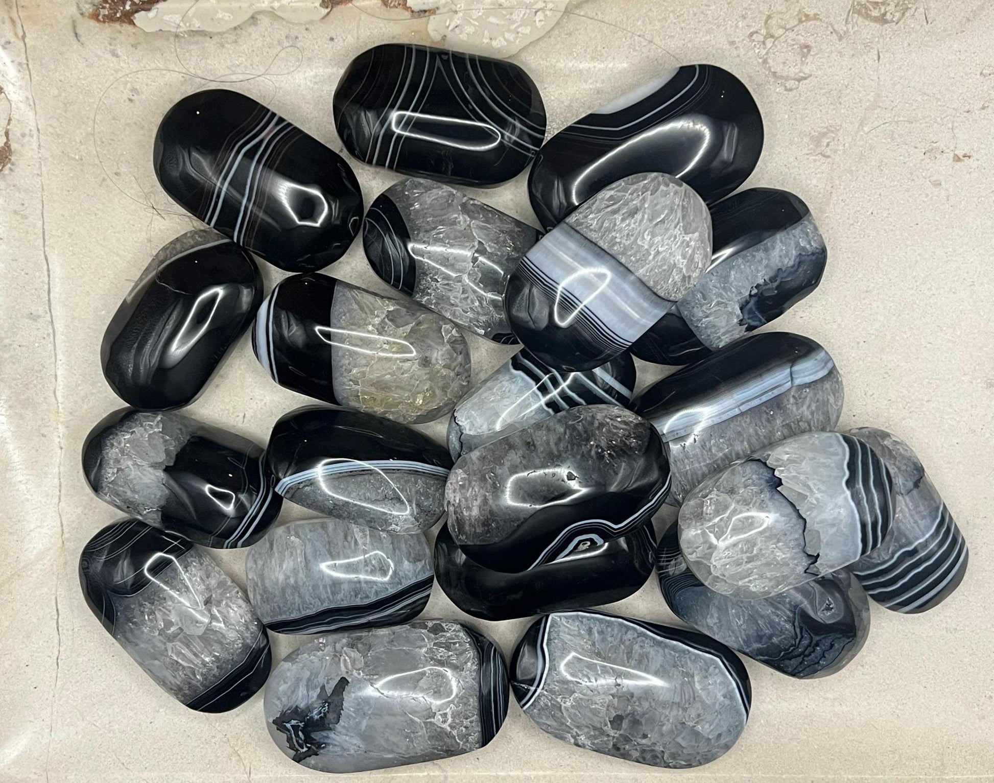 Uruguay Black Onyx Banded Agate Natural Palm Stone Smooth Polished Carved Crystal Distraction Home Decor Worry Stress Relief Anxiety Gift