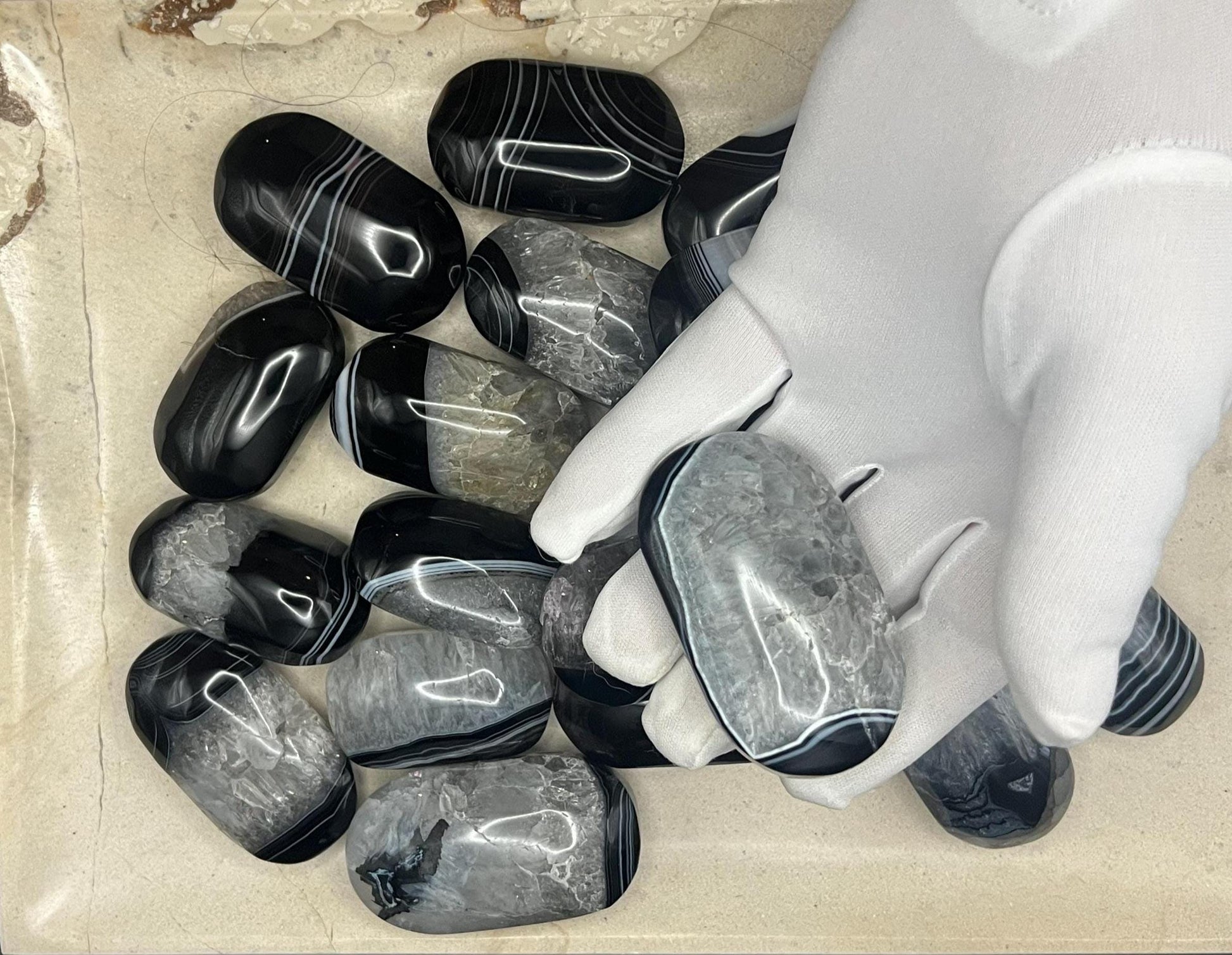 Uruguay Black Onyx Banded Agate Natural Palm Stone Smooth Polished Carved Crystal Distraction Home Decor Worry Stress Relief Anxiety Gift