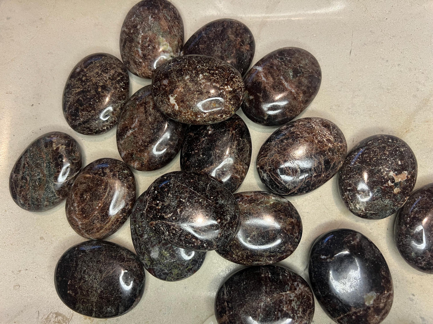 Indian Hessonite Natural Palm Stone Arts Home Decor Wholesale Minerals School Project Christmas Xmas Home Decor Anxiety Distraction Worry