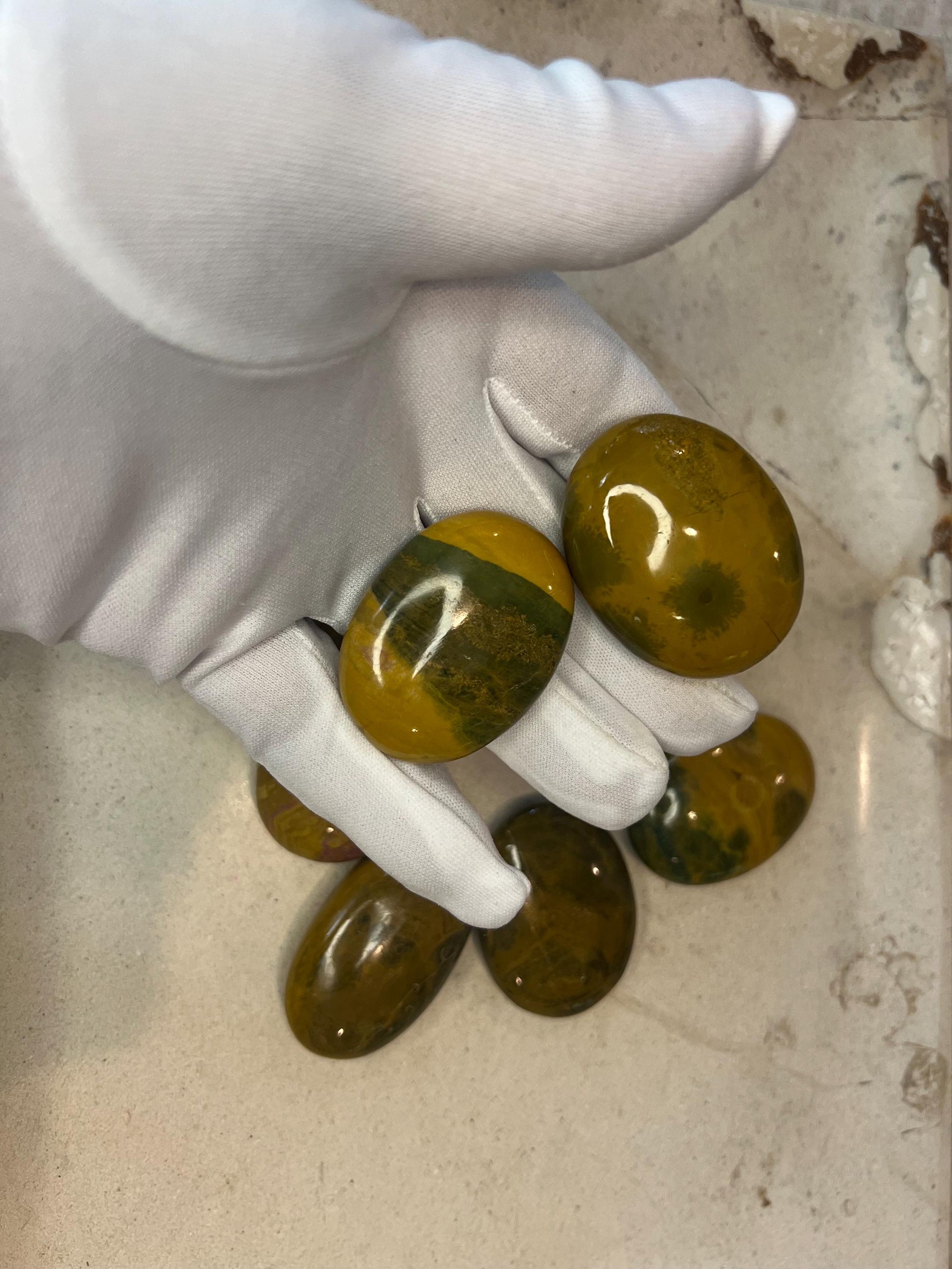 Indian Sea Jasper Palm Stones Natural Free Form Stone Smooth Polished Carved Crystal for Distraction Worry Anxiety Home Decor Christmas Gift