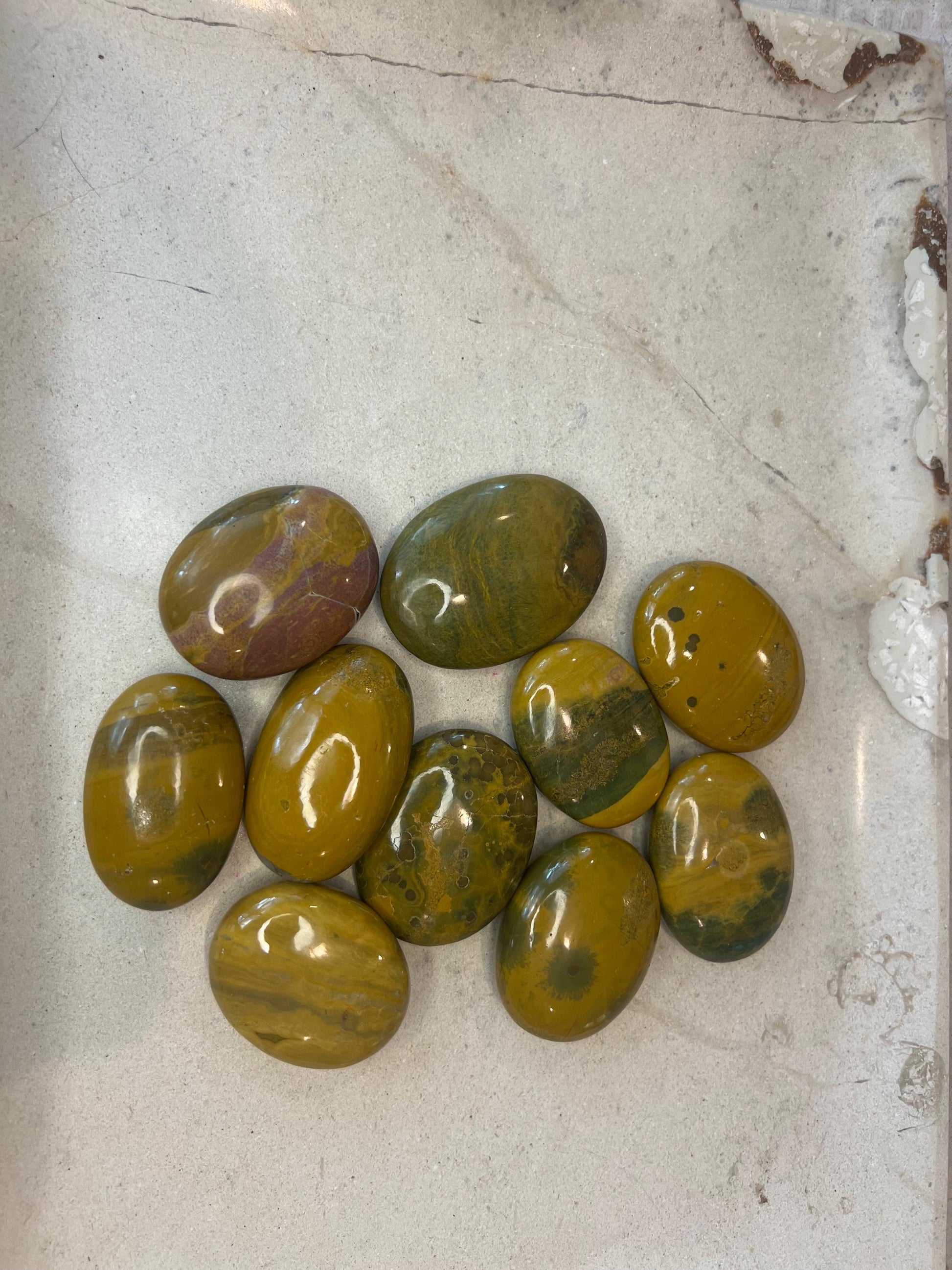 Indian Sea Jasper Palm Stones Natural Free Form Stone Smooth Polished Carved Crystal for Distraction Worry Anxiety Home Decor Christmas Gift