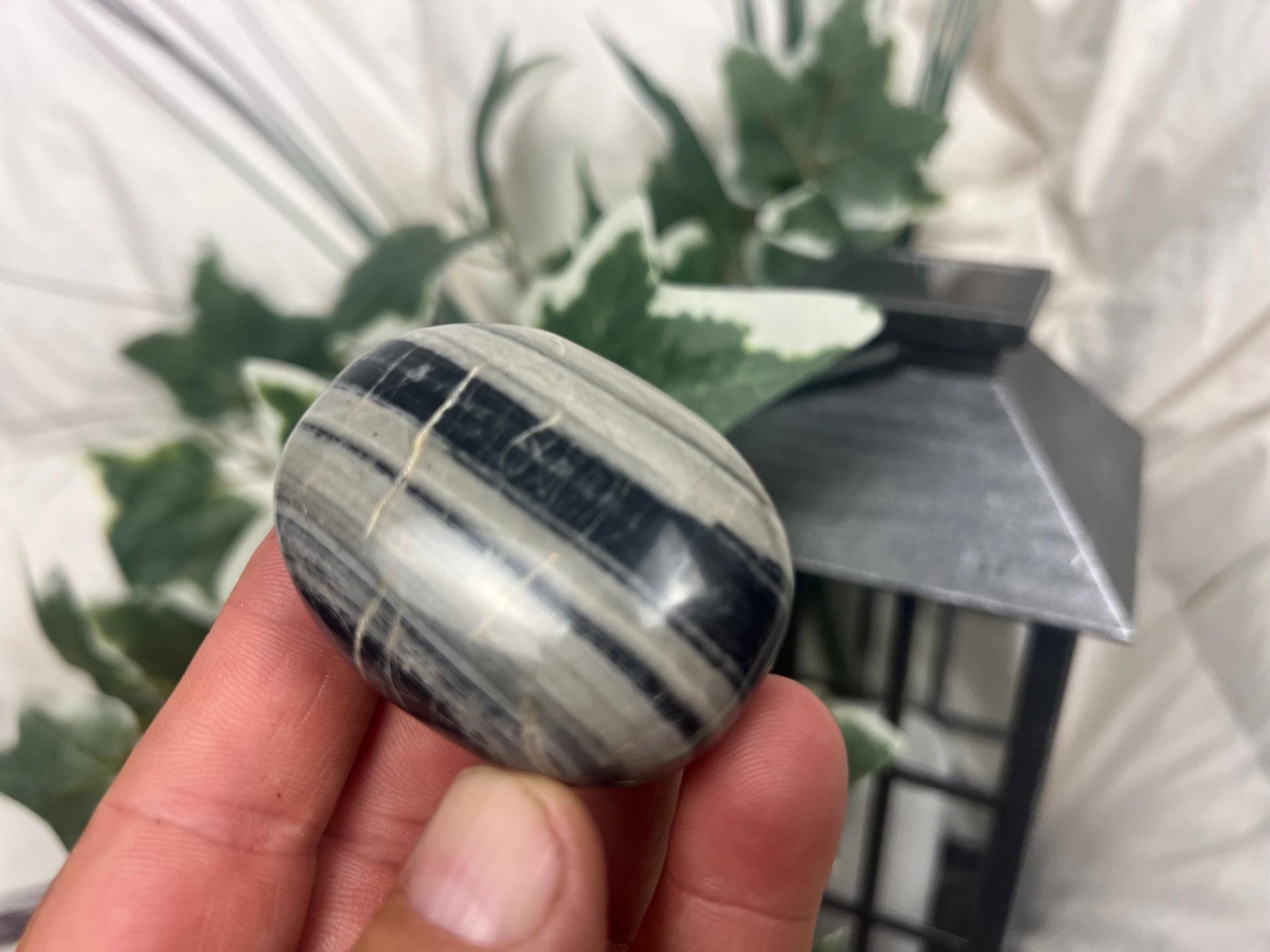 English Banded Agate Natural Palm Stone Smooth Polished Carved Crystal Distraction Home Decor Worry Stress Relief Anxiety Gift Xmas