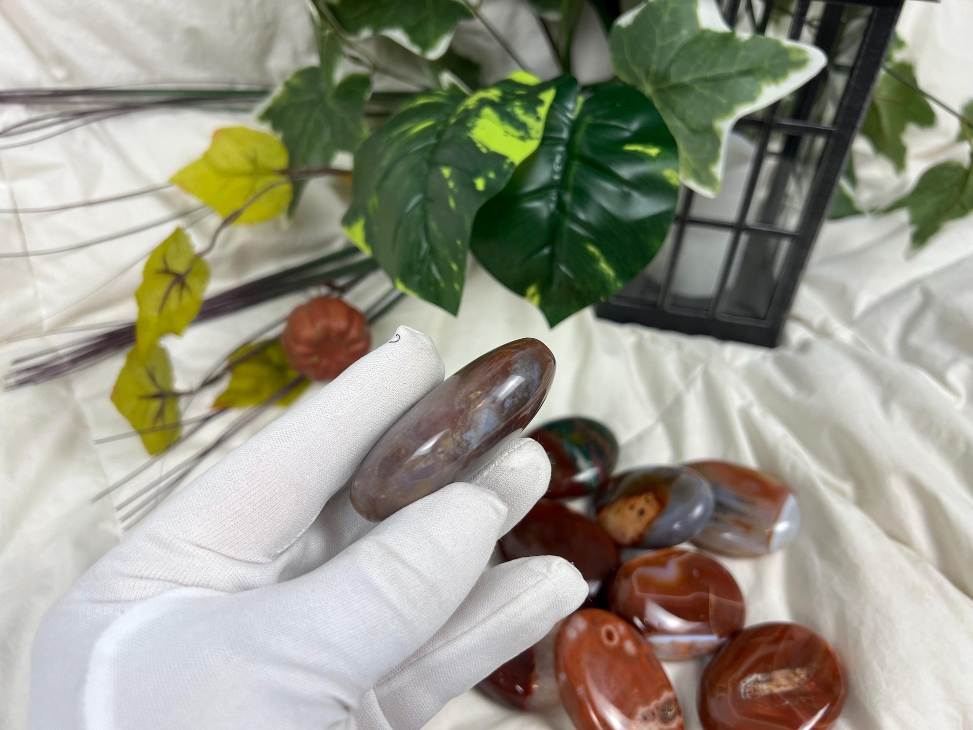 Brazilian Cornelian Quartz Natural Palm Stone Smooth Polished Carved Crystal for Christmas Xmas Decor Gift Home Decor Meditation Wellness