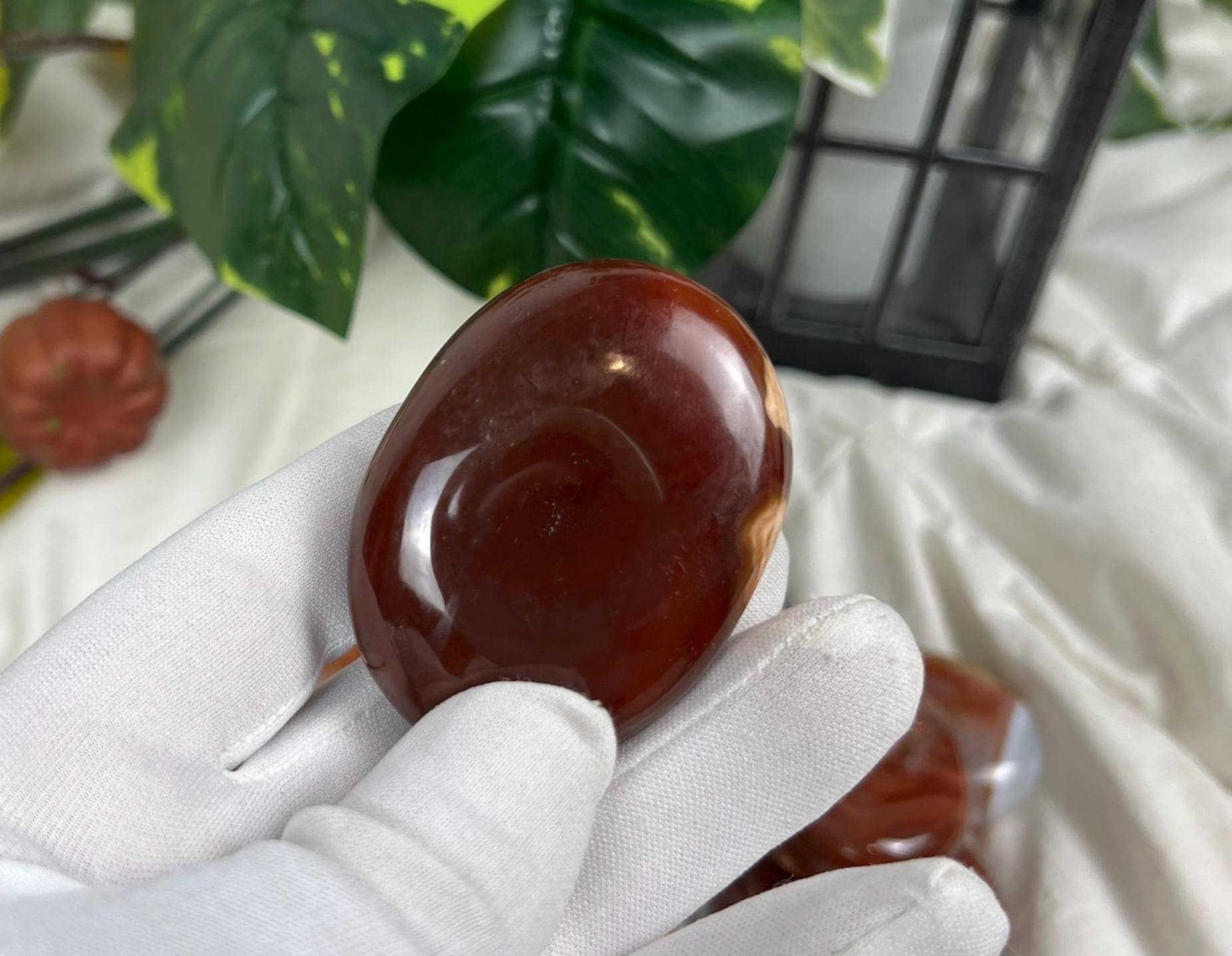 Brazilian Cornelian Quartz Natural Palm Stone Smooth Polished Carved Crystal for Christmas Xmas Decor Gift Home Decor Meditation Wellness
