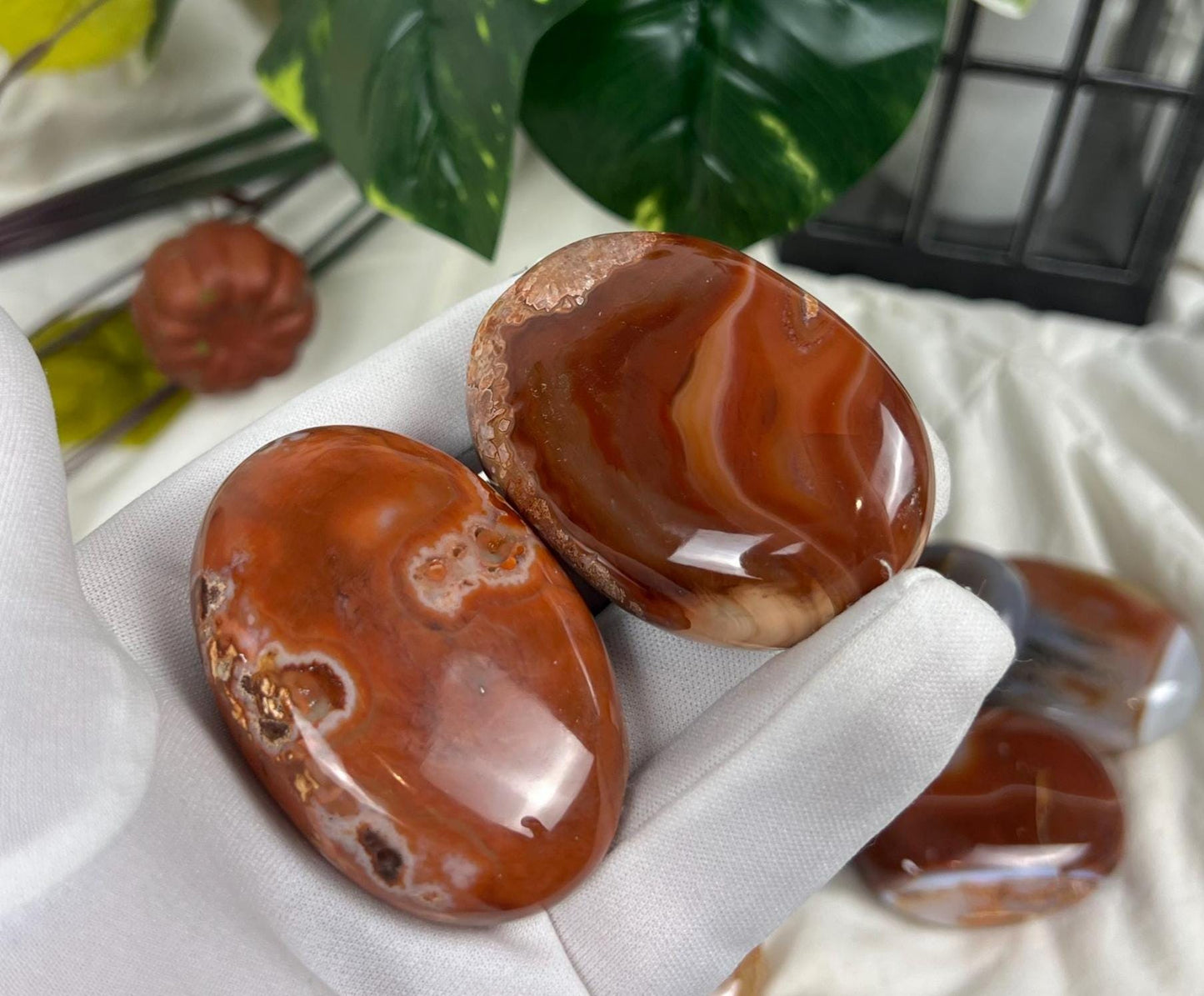 Brazilian Cornelian Quartz Natural Palm Stone Smooth Polished Carved Crystal for Christmas Xmas Decor Gift Home Decor Meditation Wellness