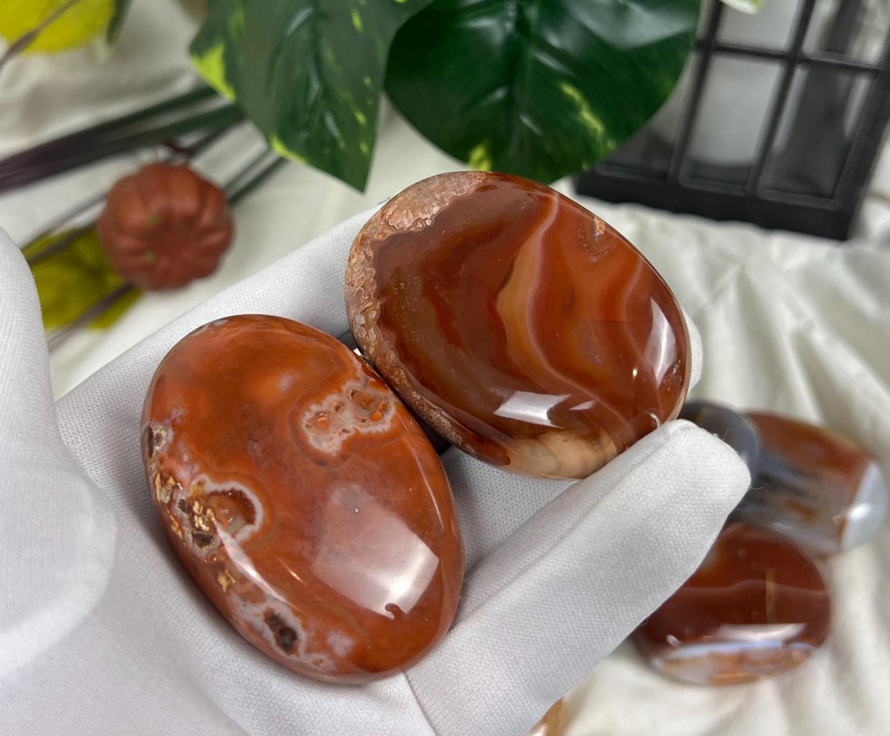 Brazilian Cornelian Quartz Natural Palm Stone Smooth Polished Carved Crystal for Christmas Xmas Decor Gift Home Decor Meditation Wellness