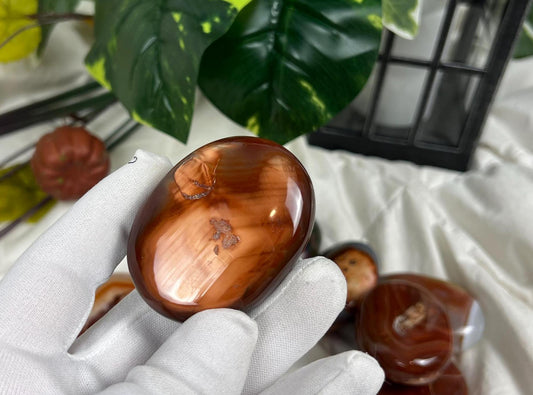 Brazilian Cornelian Quartz Natural Palm Stone Smooth Polished Carved Crystal for Christmas Xmas Decor Gift Home Decor Meditation Wellness
