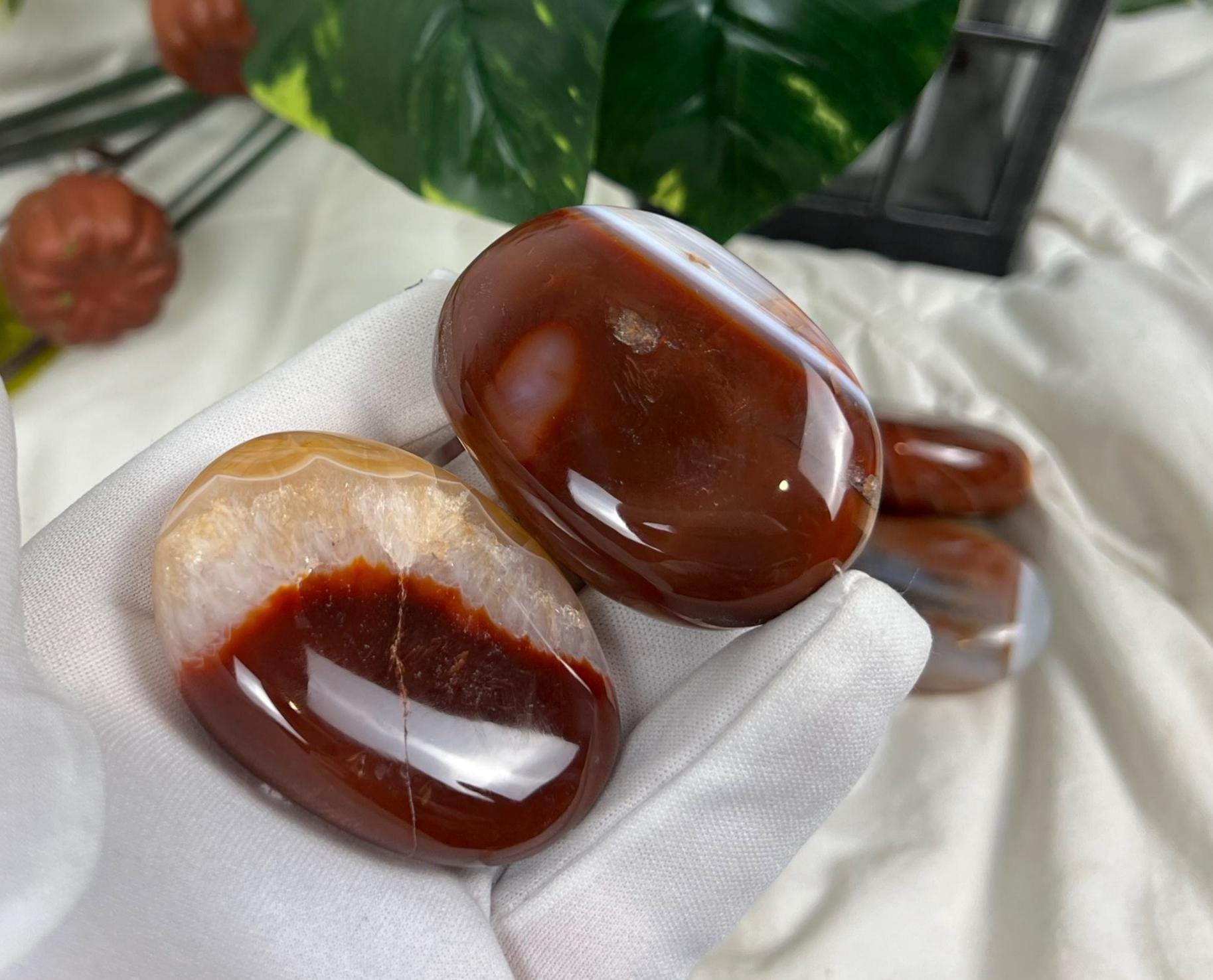 Brazilian Cornelian Quartz Natural Palm Stone Smooth Polished Carved Crystal for Christmas Xmas Decor Gift Home Decor Meditation Wellness