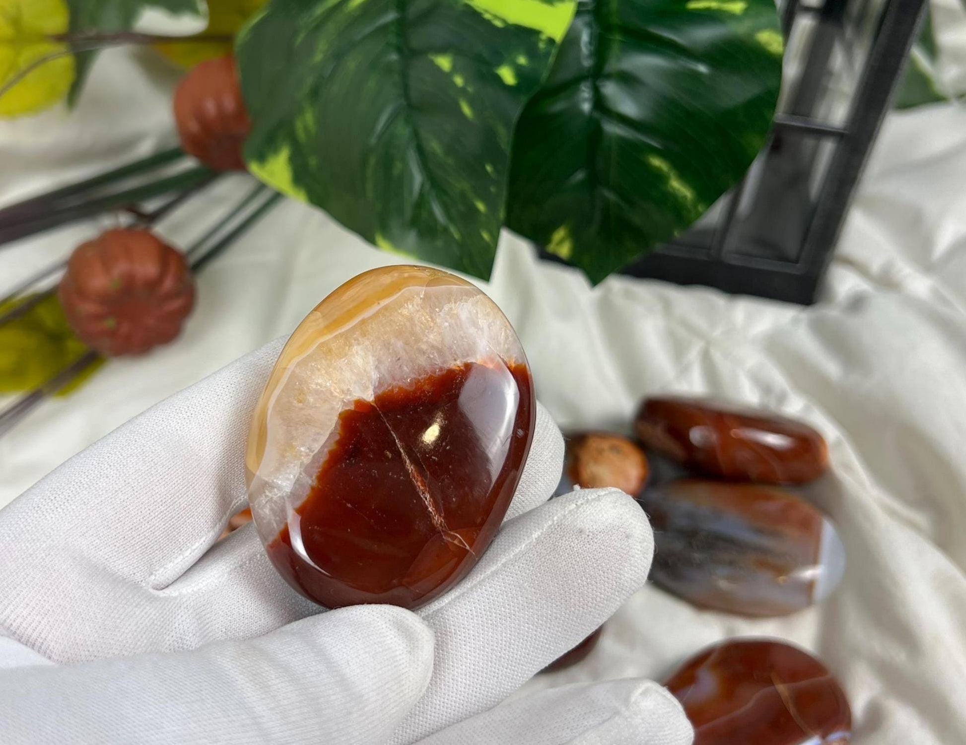 Brazilian Cornelian Quartz Natural Palm Stone Smooth Polished Carved Crystal for Christmas Xmas Decor Gift Home Decor Meditation Wellness