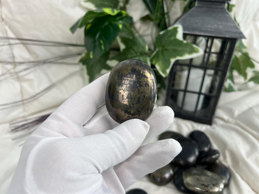 Chilean Chalcopyrite Dense Heavy Palm Stone Smooth Polished Carved Crystal for Christmas Decor Gift Home Decor Worry Anxiety Birthday Xmas