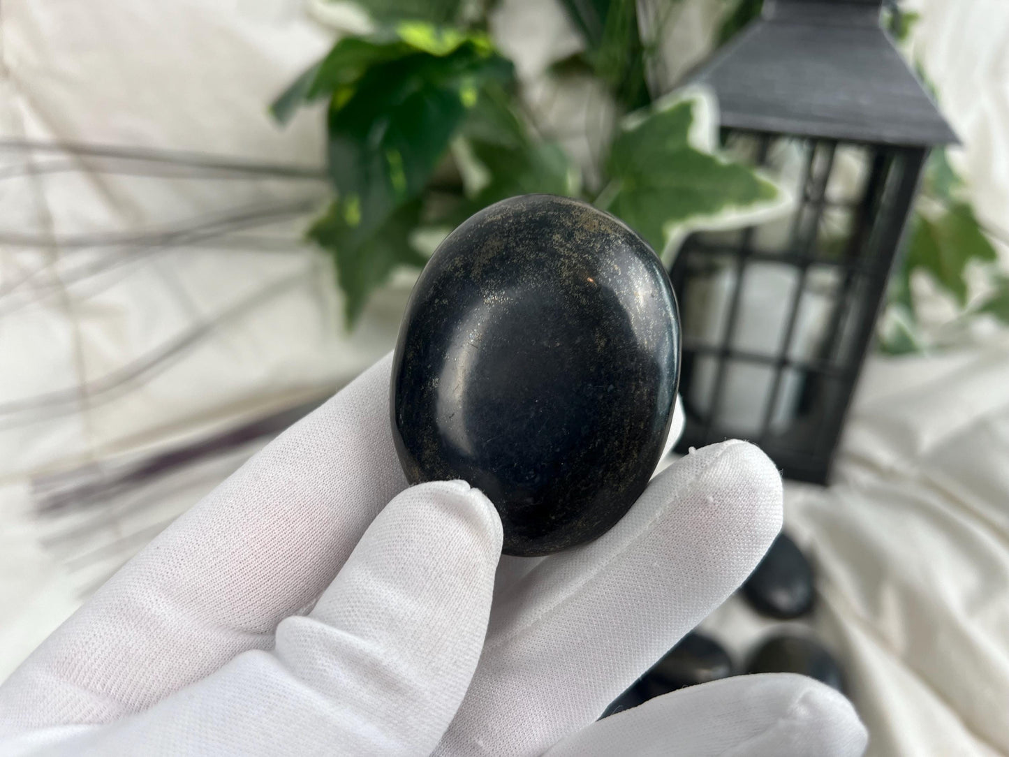 Chilean Chalcopyrite Dense Heavy Palm Stone Smooth Polished Carved Crystal for Christmas Decor Gift Home Decor Worry Anxiety Birthday Xmas