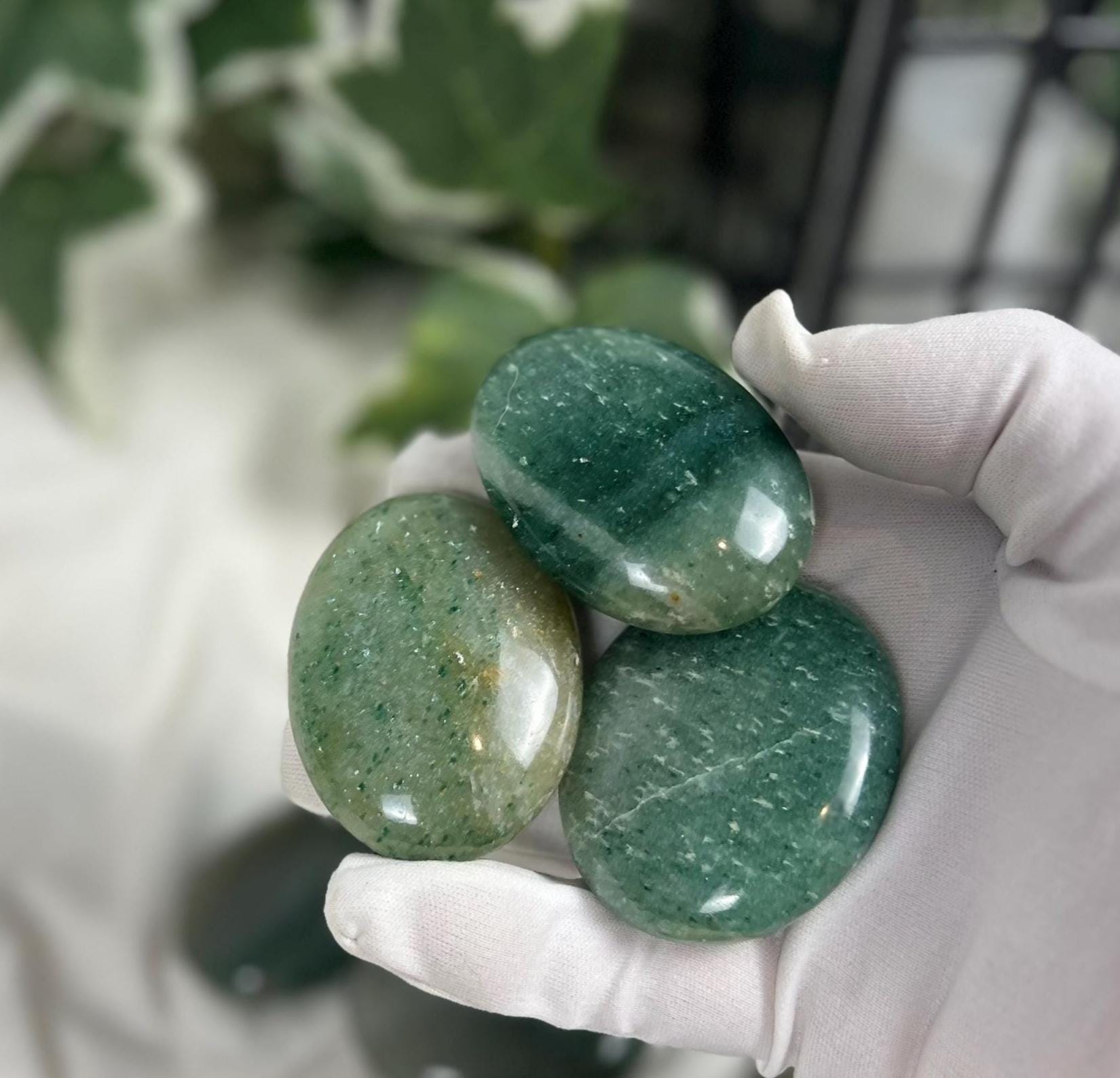 Jarkhand Green Mica Natural Palm Stone Smooth Polished Carved Crystal Distraction Home Decor Worry Stress Relief Anxiety Gift Xmas Relief