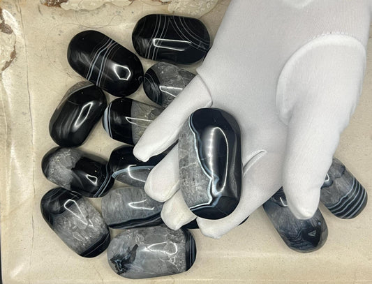 Uruguay Black Onyx Banded Agate Natural Palm Stone Smooth Polished Carved Crystal Distraction Home Decor Worry Stress Relief Anxiety Gift