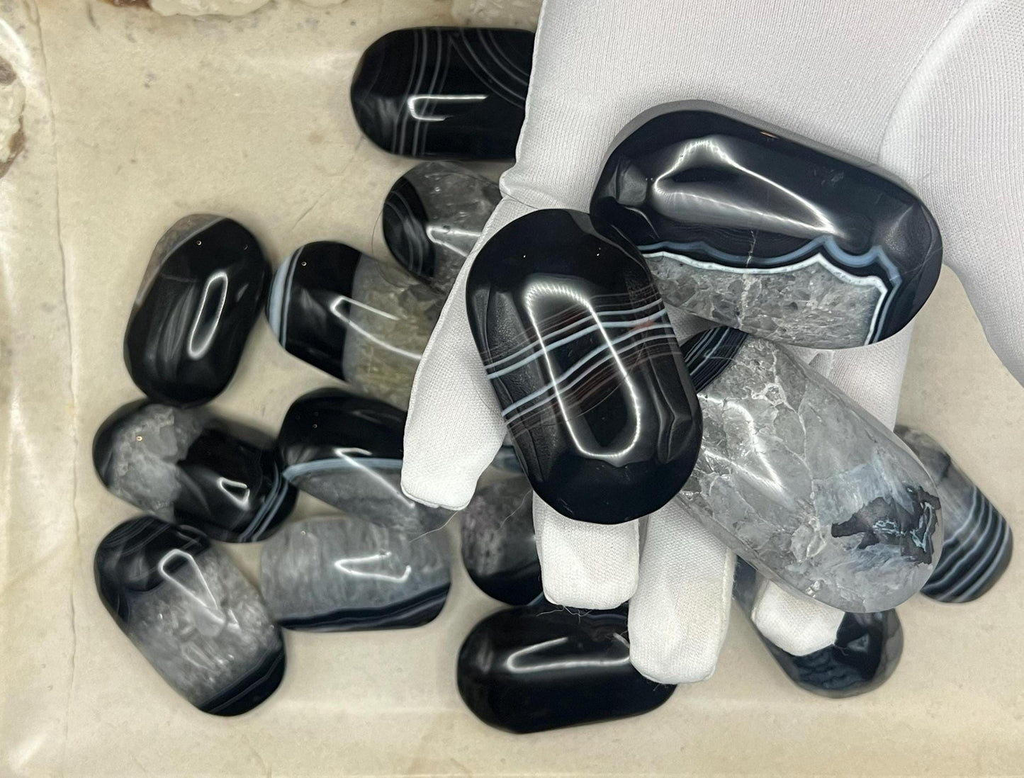 Uruguay Black Onyx Banded Agate Natural Palm Stone Smooth Polished Carved Crystal Distraction Home Decor Worry Stress Relief Anxiety Gift