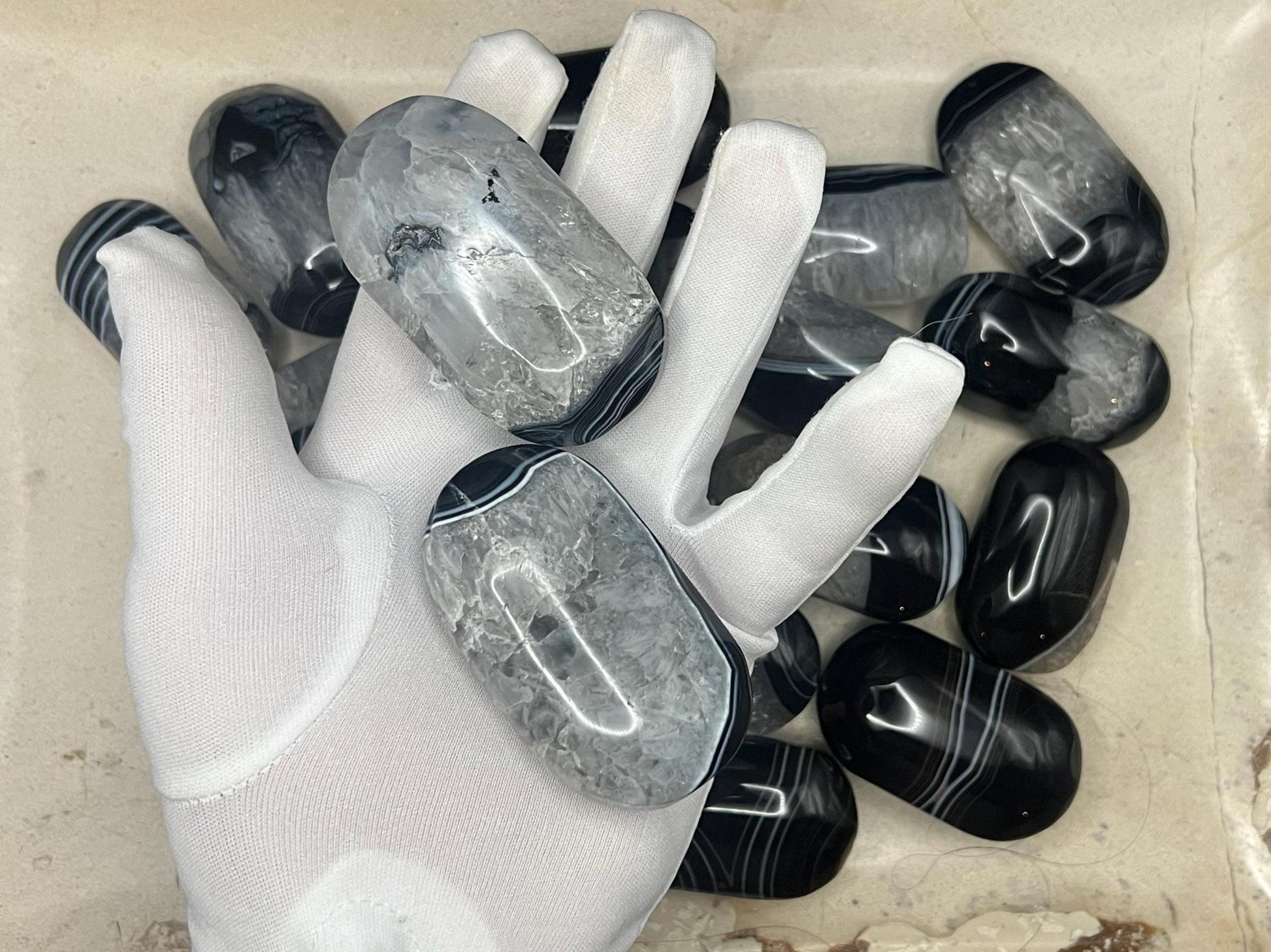 Uruguay Black Onyx Banded Agate Natural Palm Stone Smooth Polished Carved Crystal Distraction Home Decor Worry Stress Relief Anxiety Gift
