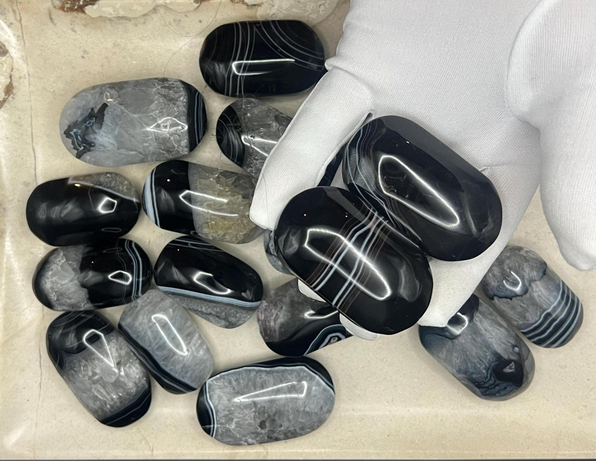 Uruguay Black Onyx Banded Agate Natural Palm Stone Smooth Polished Carved Crystal Distraction Home Decor Worry Stress Relief Anxiety Gift