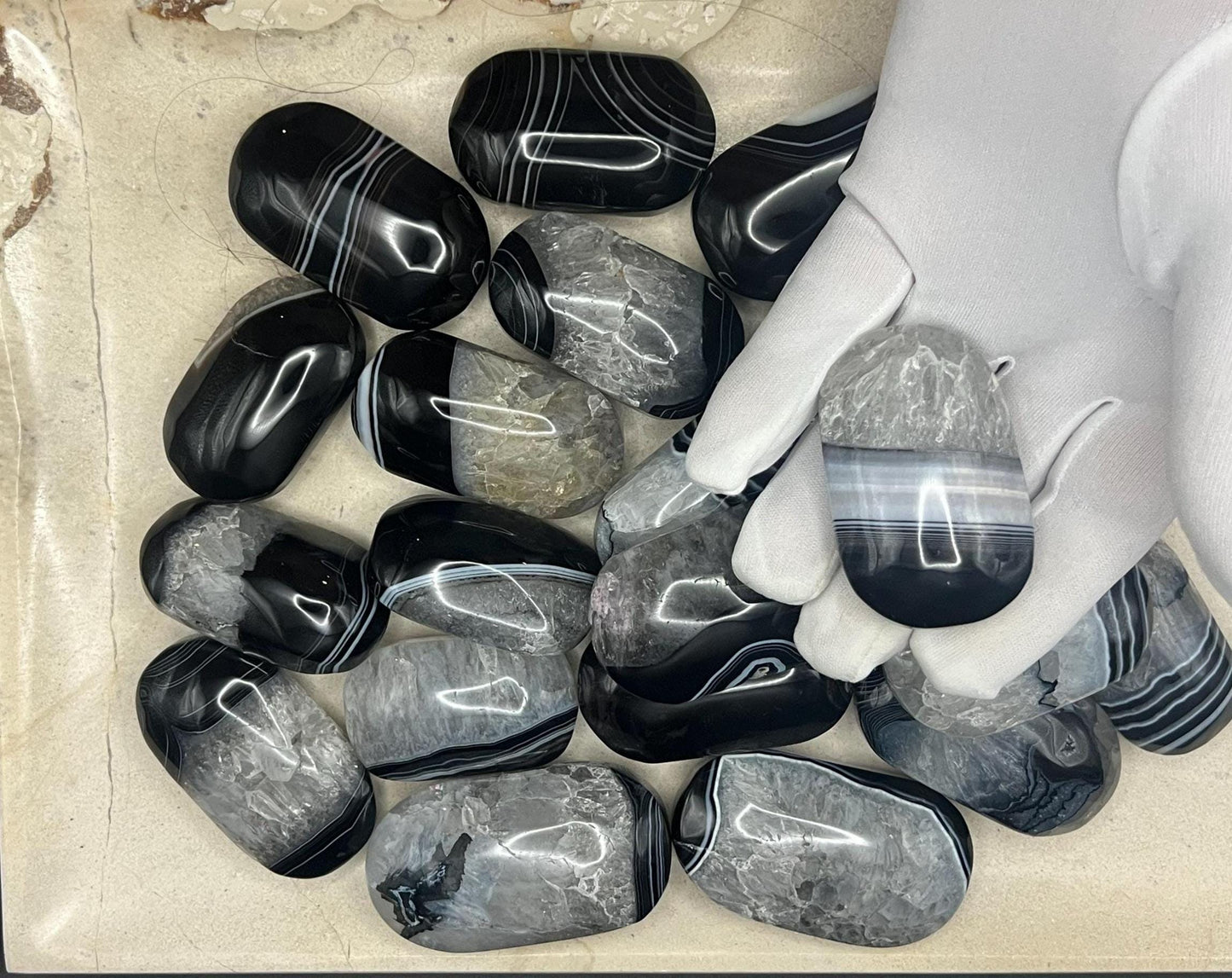 Uruguay Black Onyx Banded Agate Natural Palm Stone Smooth Polished Carved Crystal Distraction Home Decor Worry Stress Relief Anxiety Gift