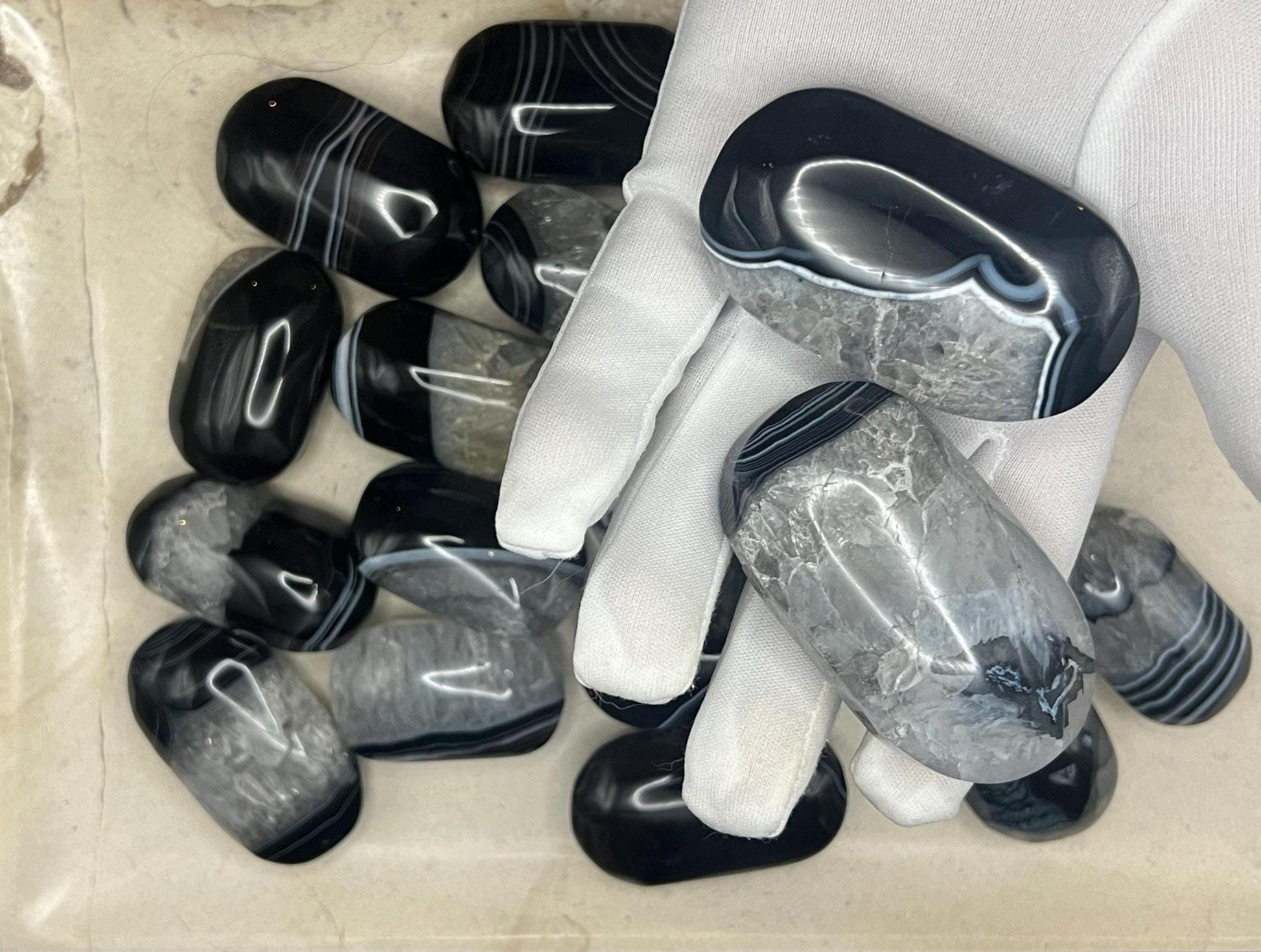 Uruguay Black Onyx Banded Agate Natural Palm Stone Smooth Polished Carved Crystal Distraction Home Decor Worry Stress Relief Anxiety Gift