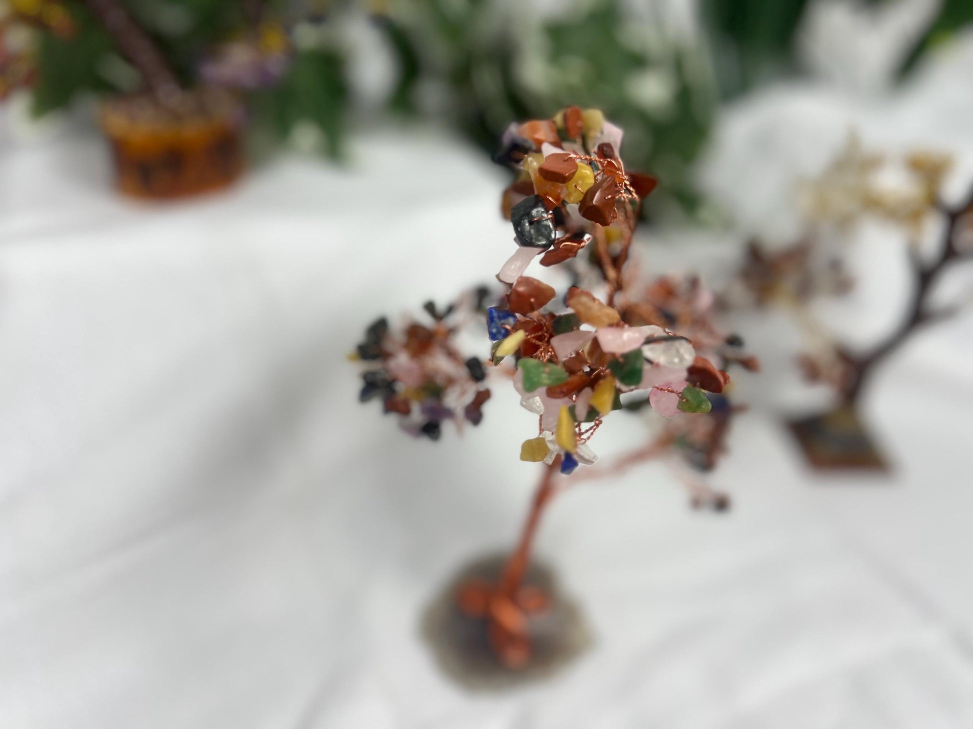 300 Crystal 7 Chakra Confetti Tree Resin Trunk Stone Chips Smooth Anxiety Polished Rock Tumbled Pocket Worry Palm Home Decor Xmas Natural