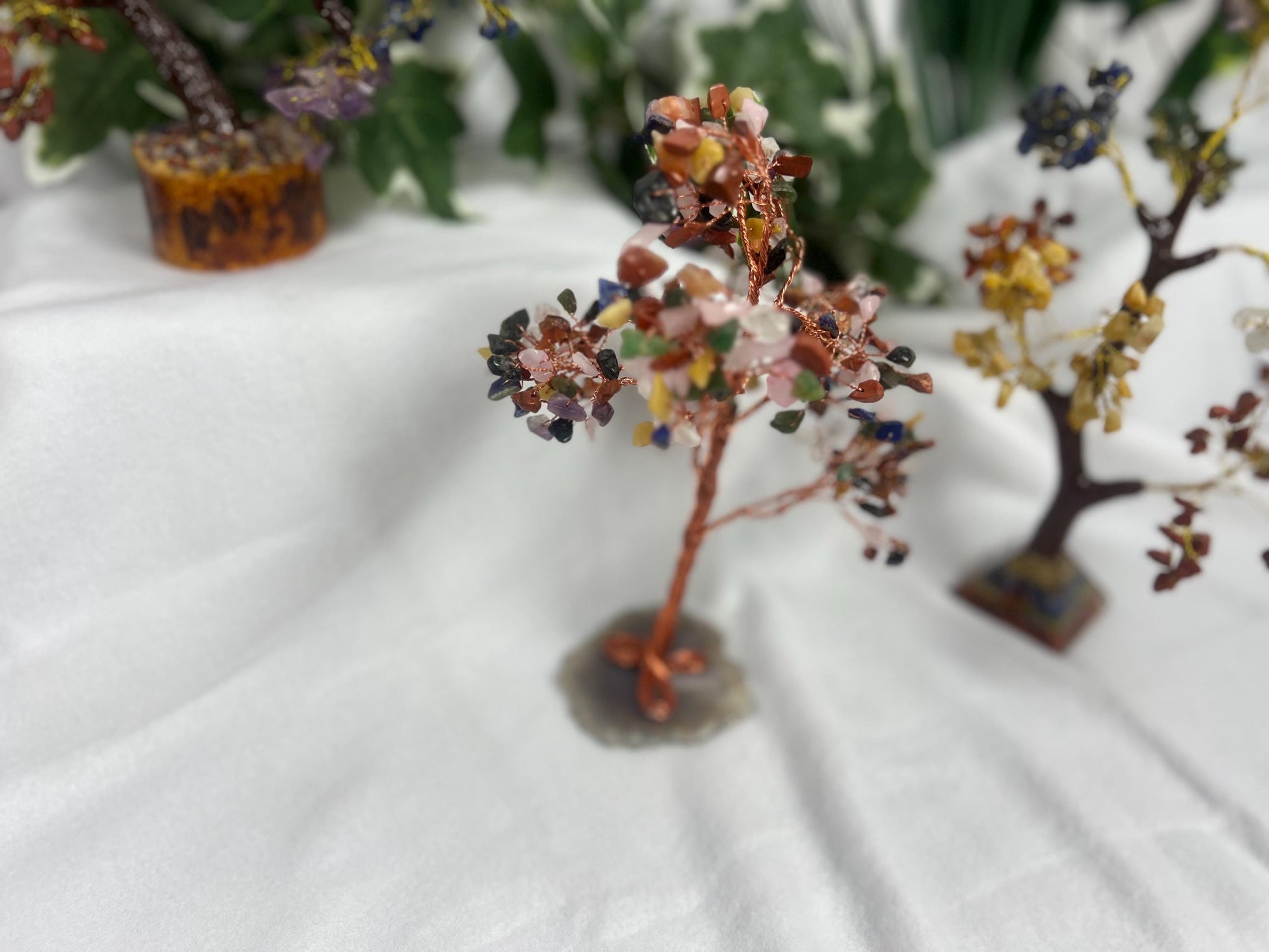 300 Crystal 7 Chakra Confetti Tree Resin Trunk Stone Chips Smooth Anxiety Polished Rock Tumbled Pocket Worry Palm Home Decor Xmas Natural