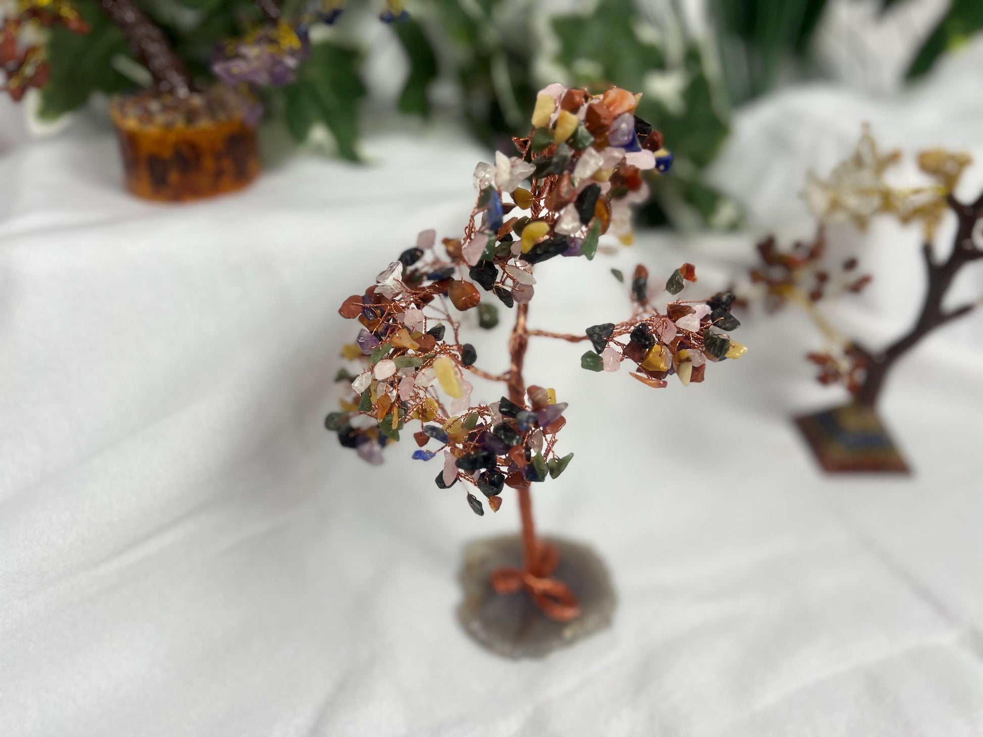 300 Crystal 7 Chakra Confetti Tree Resin Trunk Stone Chips Smooth Anxiety Polished Rock Tumbled Pocket Worry Palm Home Decor Xmas Natural
