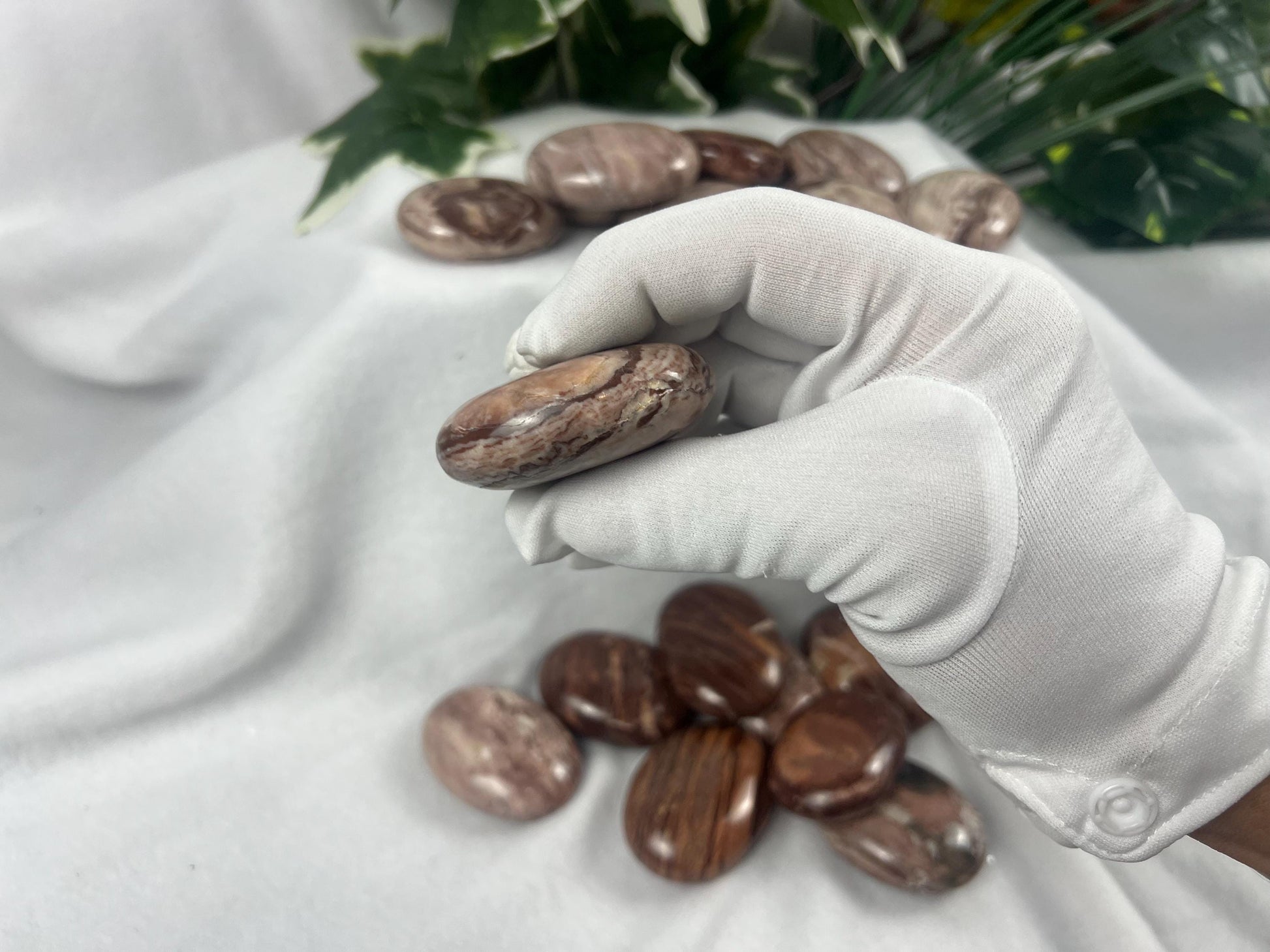 American Volcanic Chocolate Jasper Natural Palm Stone Smooth Polished Carved Crystal for Distraction Home Decor Christmas Home Decor Anxiety