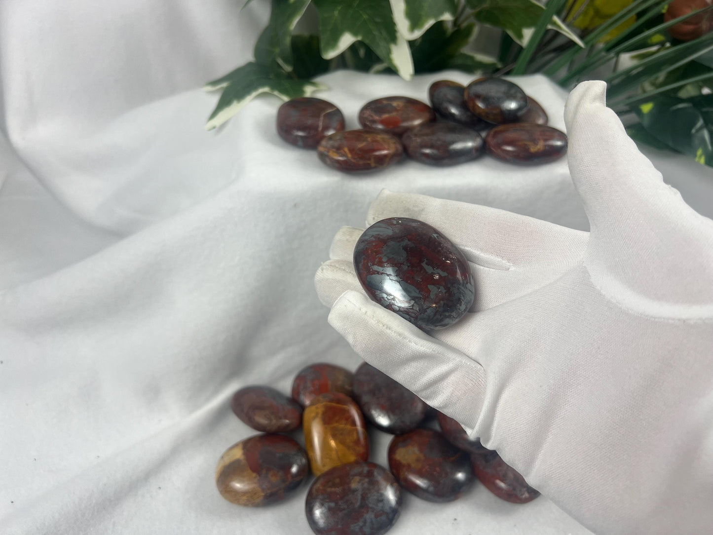 Striking Red Jasper and Hematite Natural Palm Stone Smooth Polished Carved Crystal for Distraction Home Decor Xmas Meditation Gift Christmas