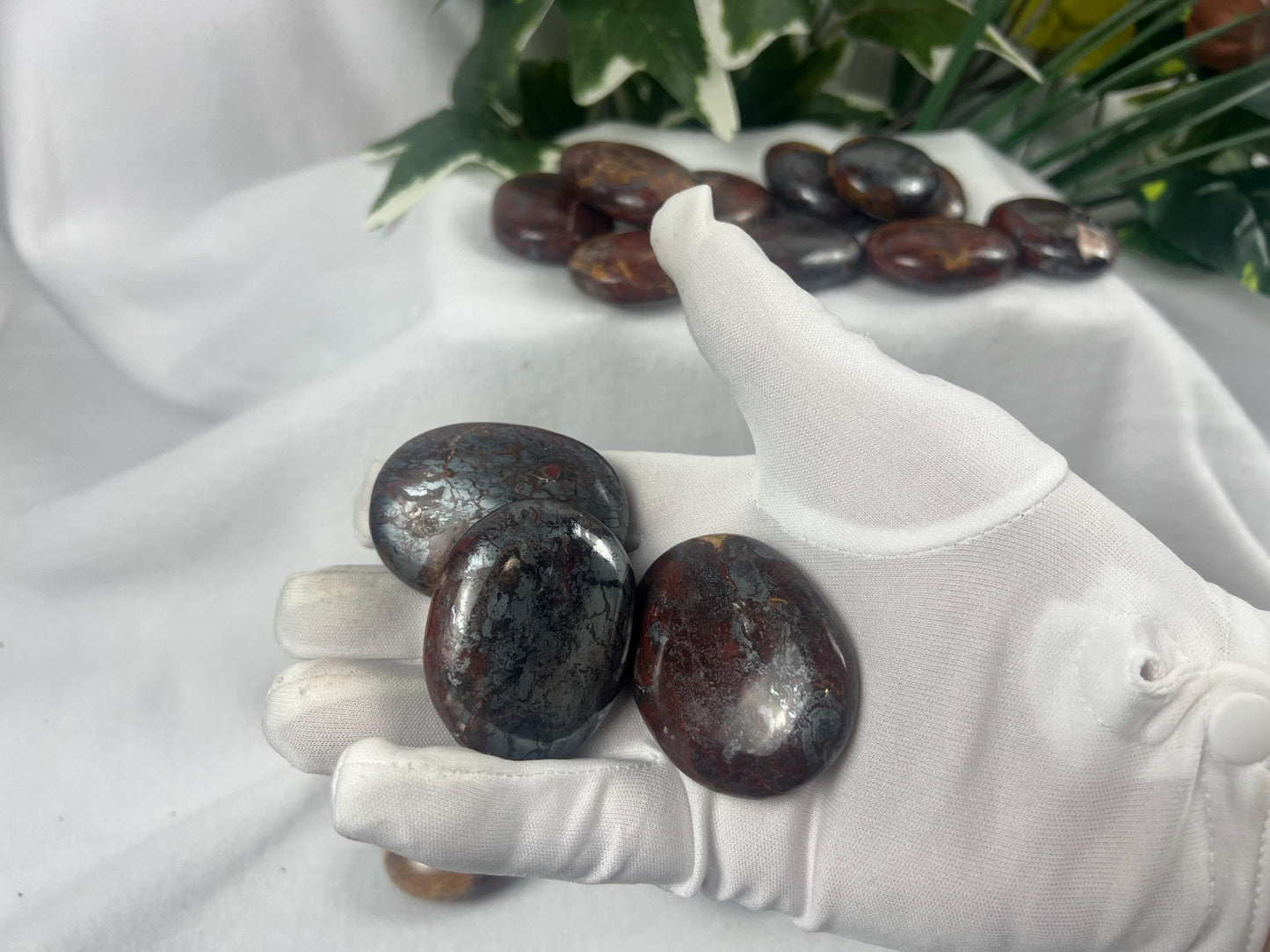 Striking Red Jasper and Hematite Natural Palm Stone Smooth Polished Carved Crystal for Distraction Home Decor Xmas Meditation Gift Christmas
