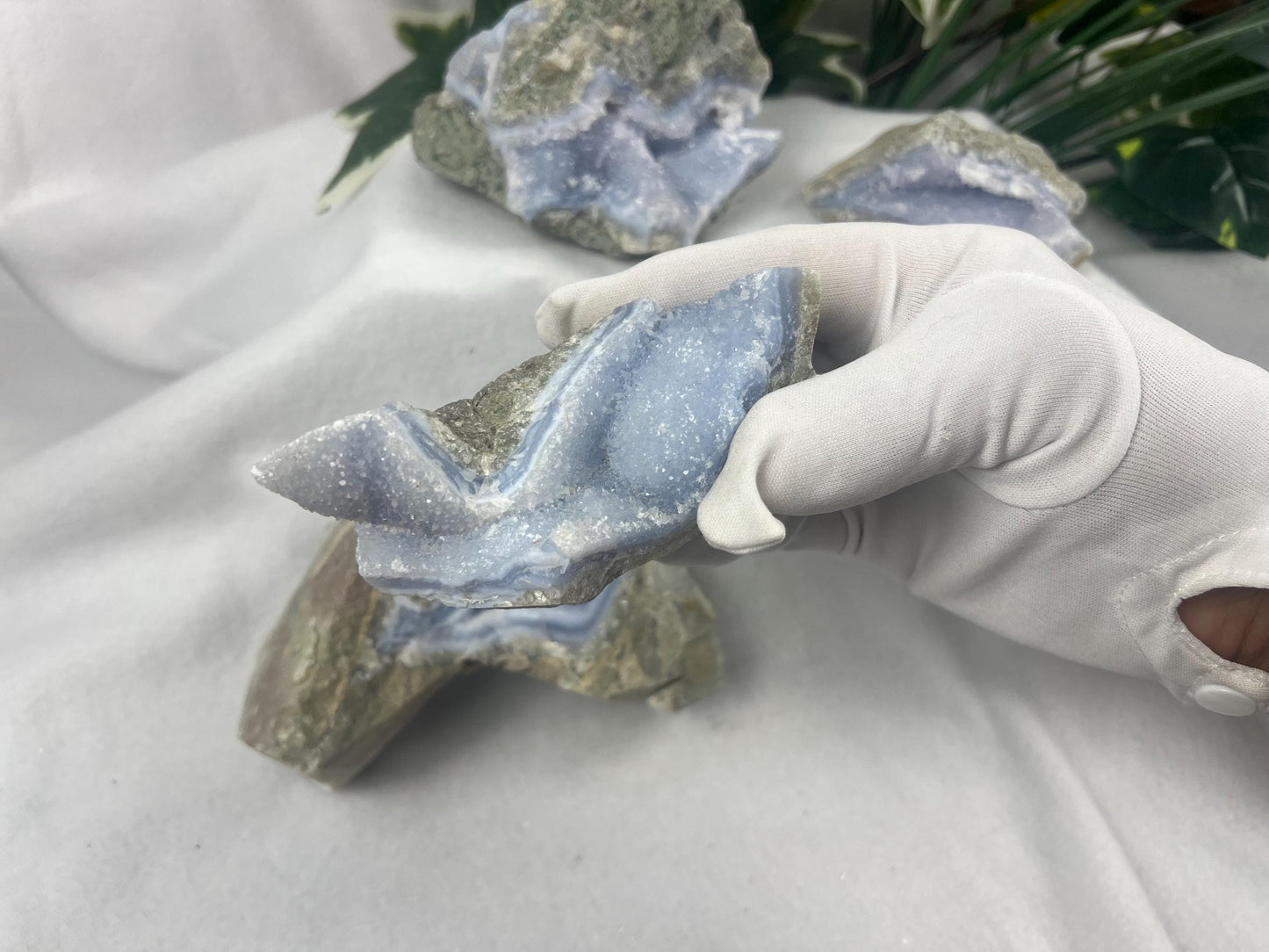 Natural Blue Lace Agate Raw Stone Carved Crystal for Distraction Anxiety Christmas Holiday Decor Xmas Birthday Gift Home Natural Gemstone