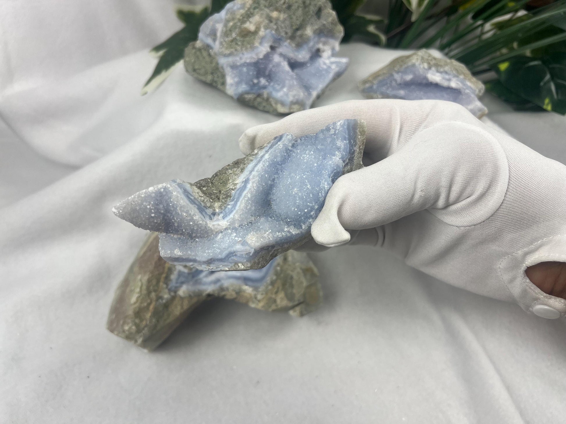 Natural Blue Lace Agate Raw Stone Carved Crystal for Distraction Anxiety Christmas Holiday Decor Xmas Birthday Gift Home Natural Gemstone