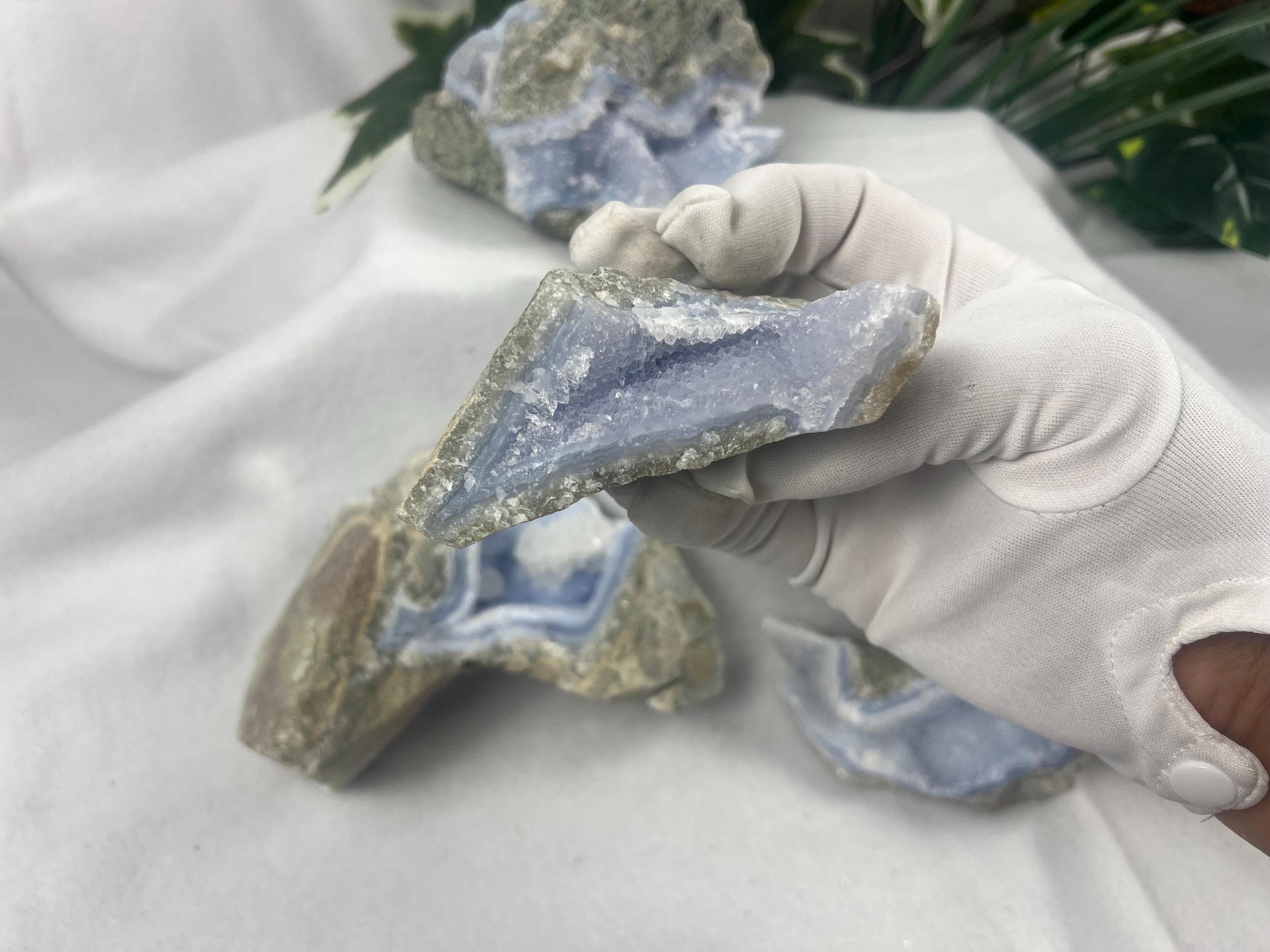 Natural Blue Lace Agate Raw Stone Carved Crystal for Distraction Anxiety Christmas Holiday Decor Xmas Birthday Gift Home Natural Gemstone