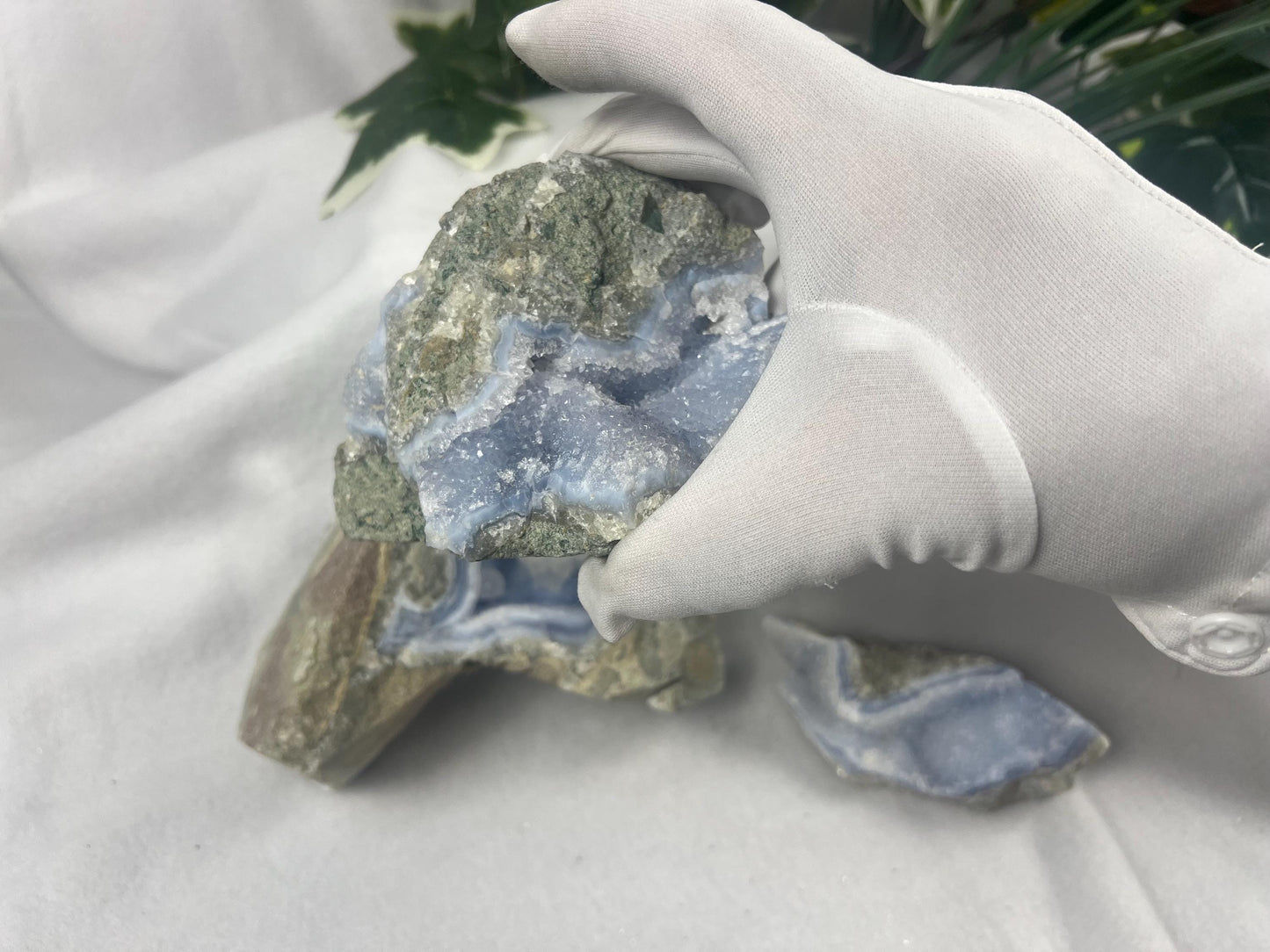 Natural Blue Lace Agate Raw Stone Carved Crystal for Distraction Anxiety Christmas Holiday Decor Xmas Birthday Gift Home Natural Gemstone