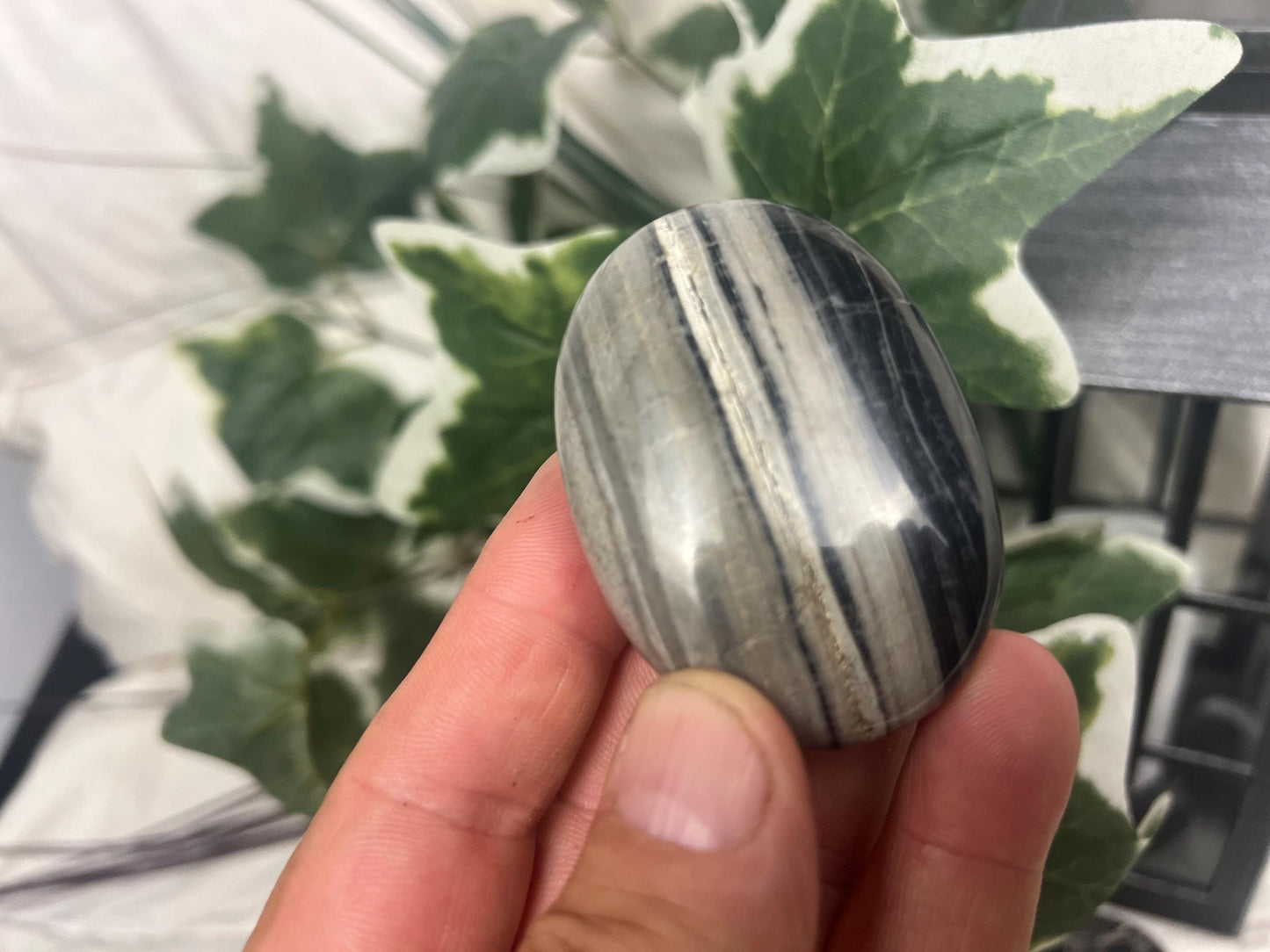 English Banded Agate Natural Palm Stone Smooth Polished Carved Crystal Distraction Home Decor Worry Stress Relief Anxiety Gift Xmas