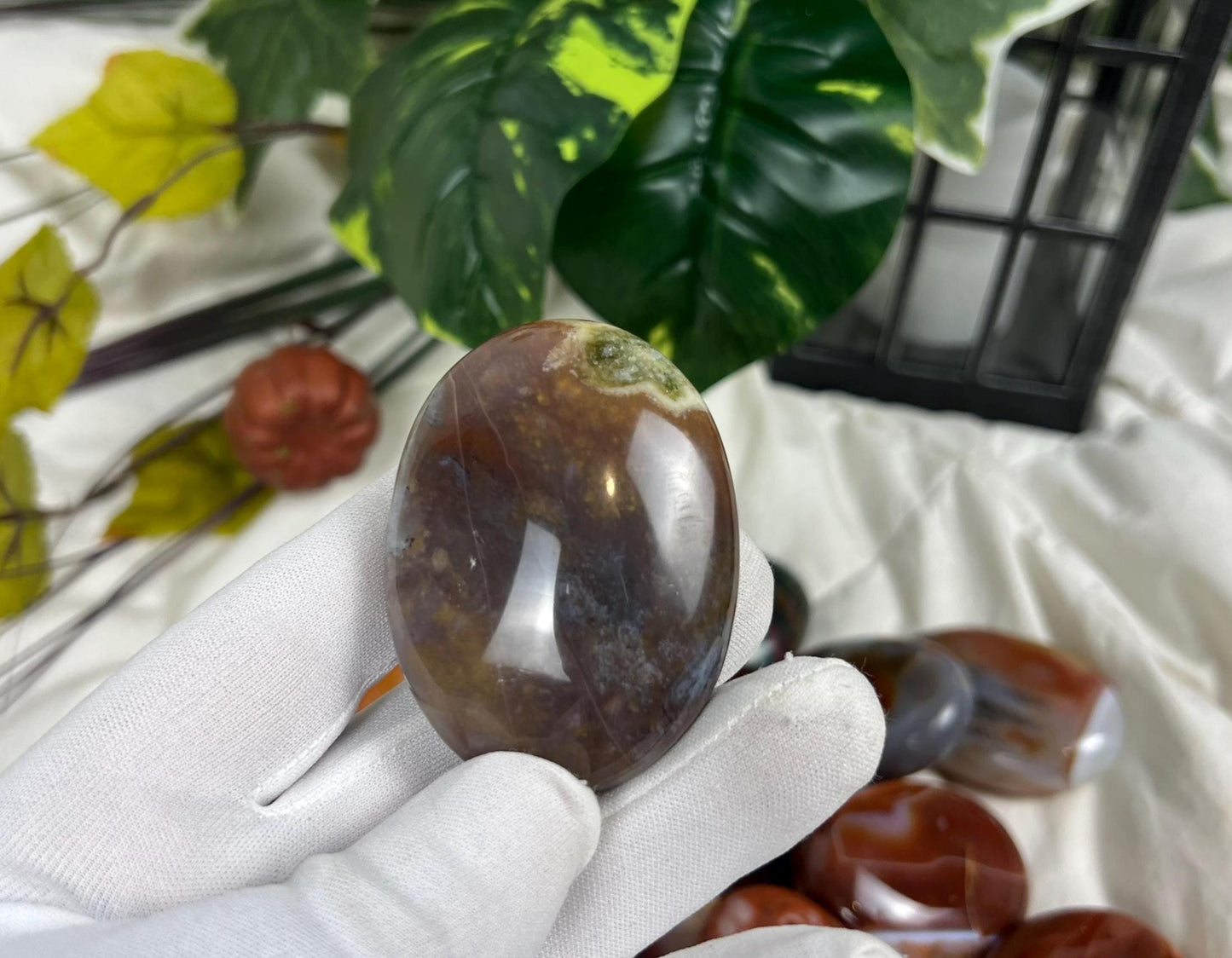 Brazilian Cornelian Quartz Natural Palm Stone Smooth Polished Carved Crystal for Christmas Xmas Decor Gift Home Decor Meditation Wellness