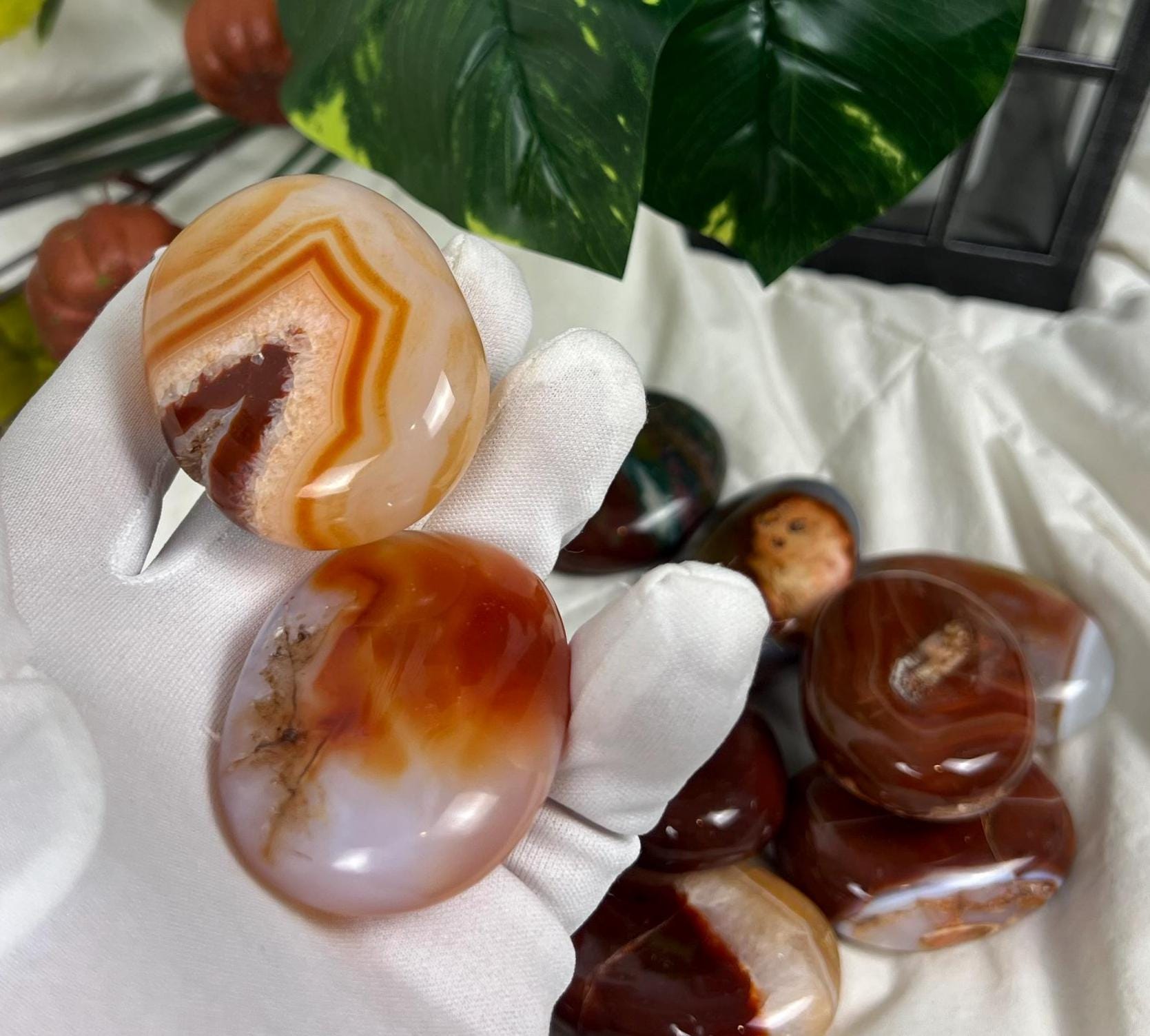 Brazilian Cornelian Quartz Natural Palm Stone Smooth Polished Carved Crystal for Christmas Xmas Decor Gift Home Decor Meditation Wellness