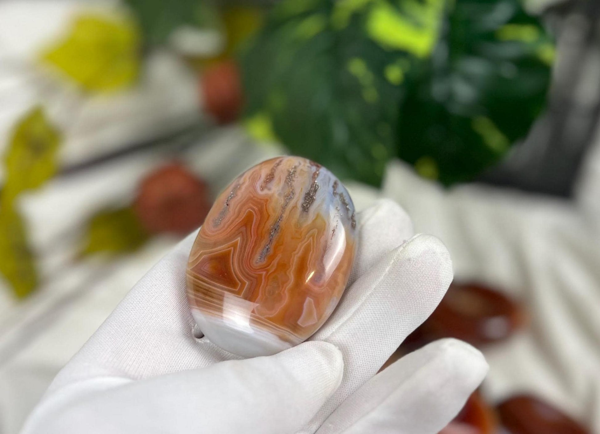 Brazilian Cornelian Quartz Natural Palm Stone Smooth Polished Carved Crystal for Christmas Xmas Decor Gift Home Decor Meditation Wellness