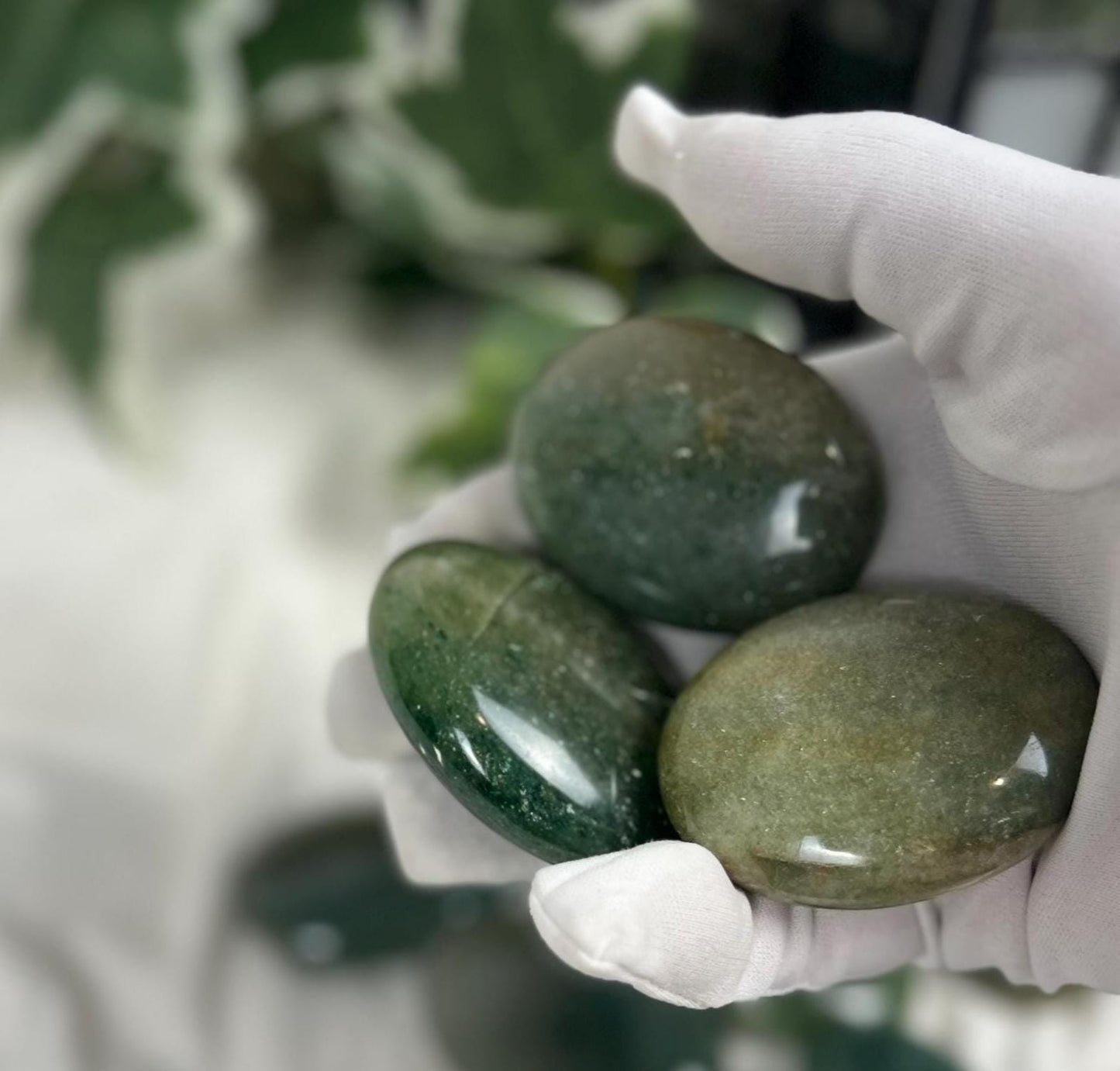 Jarkhand Green Mica Natural Palm Stone Smooth Polished Carved Crystal Distraction Home Decor Worry Stress Relief Anxiety Gift Xmas Relief