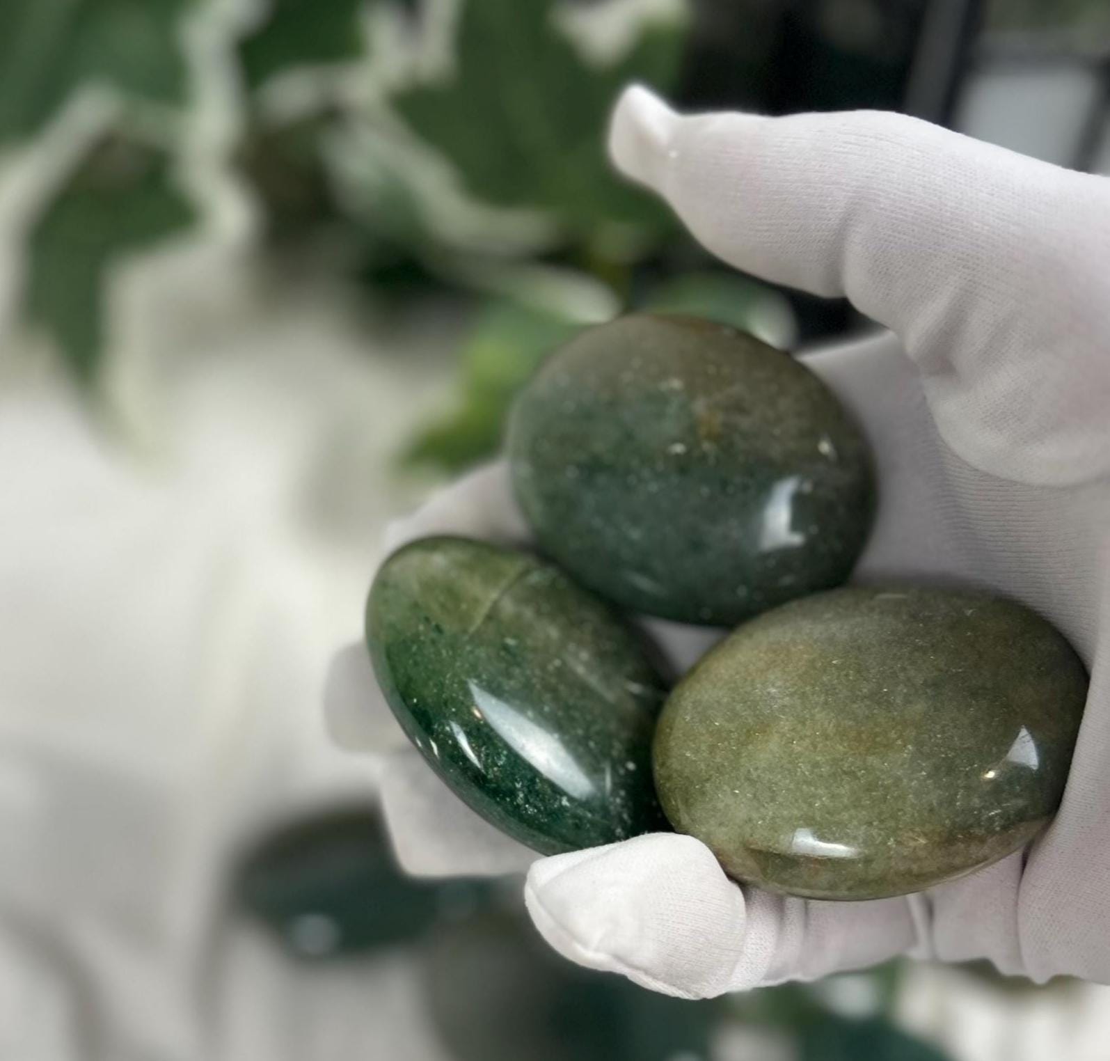 Jarkhand Green Mica Natural Palm Stone Smooth Polished Carved Crystal Distraction Home Decor Worry Stress Relief Anxiety Gift Xmas Relief